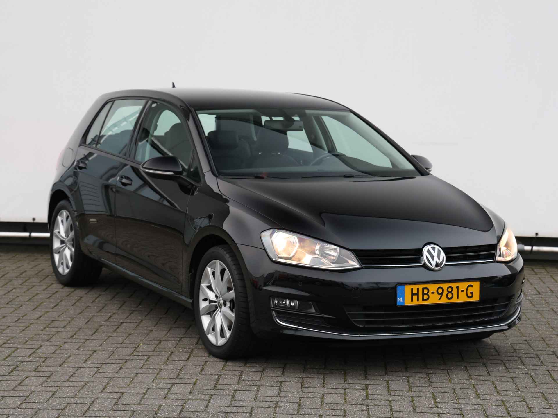 Volkswagen Golf 1.4 TSI Business Edition 125pk | Navigatie | Camera | Cruise control | Stoelverwarming Ergo stoelen - 3/38