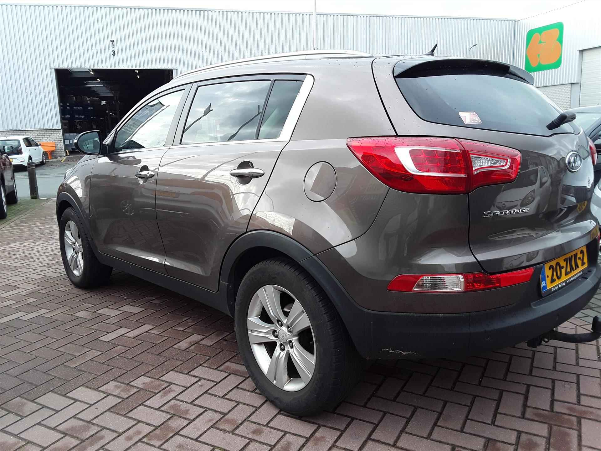 KIA Sportage 2.0 CVVT 2WD AUT6 X-ecutive - 4/30