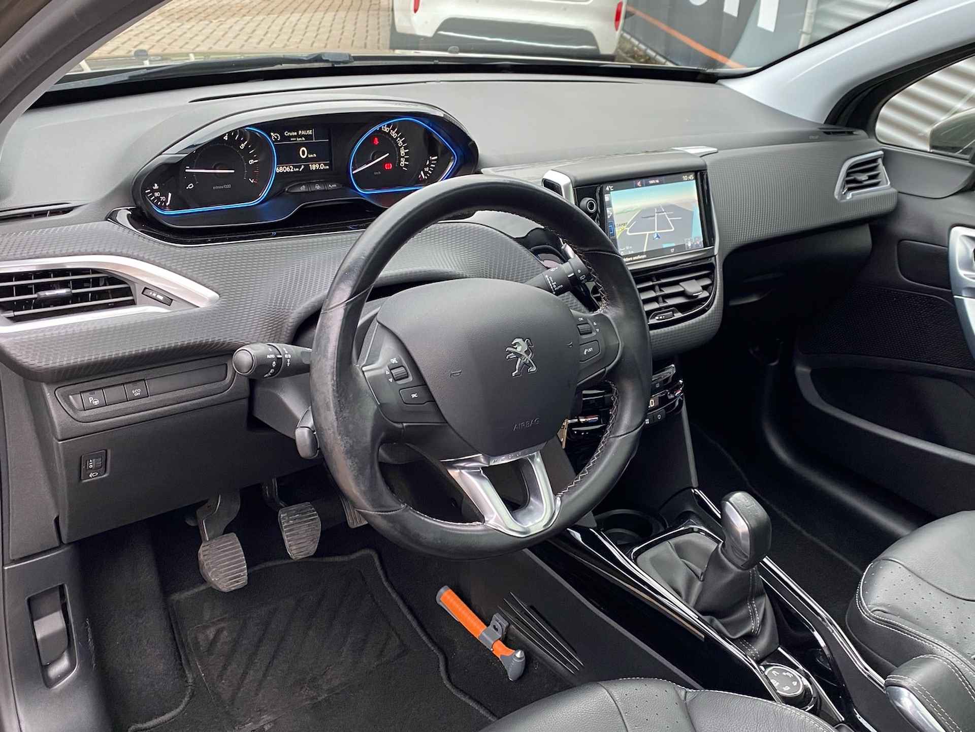 Peugeot 2008 1.2 PureTech Allure met panoramadak en 68.061km!! | Clima | Cruise | Navigatie | Lederen bekleding | LM velgen | Unieke km stand | Ndl auto | RIJKLAARPRIJS INCL 12 MAANDEN GARANTIE EN BEURT - 7/29