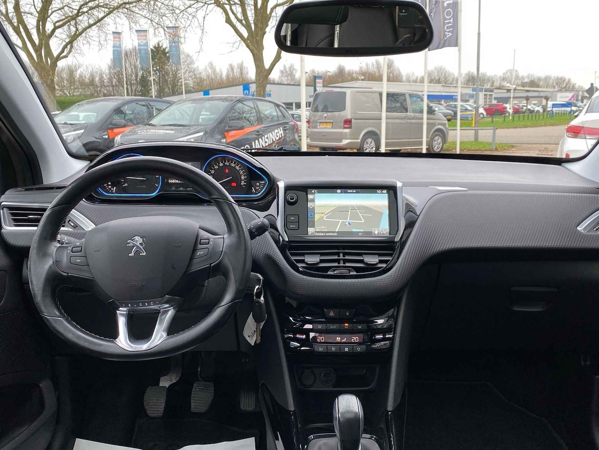 Peugeot 2008 1.2 PureTech Allure met panoramadak en 68.061km!! | Clima | Cruise | Navigatie | Lederen bekleding | LM velgen | Unieke km stand | Ndl auto | RIJKLAARPRIJS INCL 12 MAANDEN GARANTIE EN BEURT - 22/29