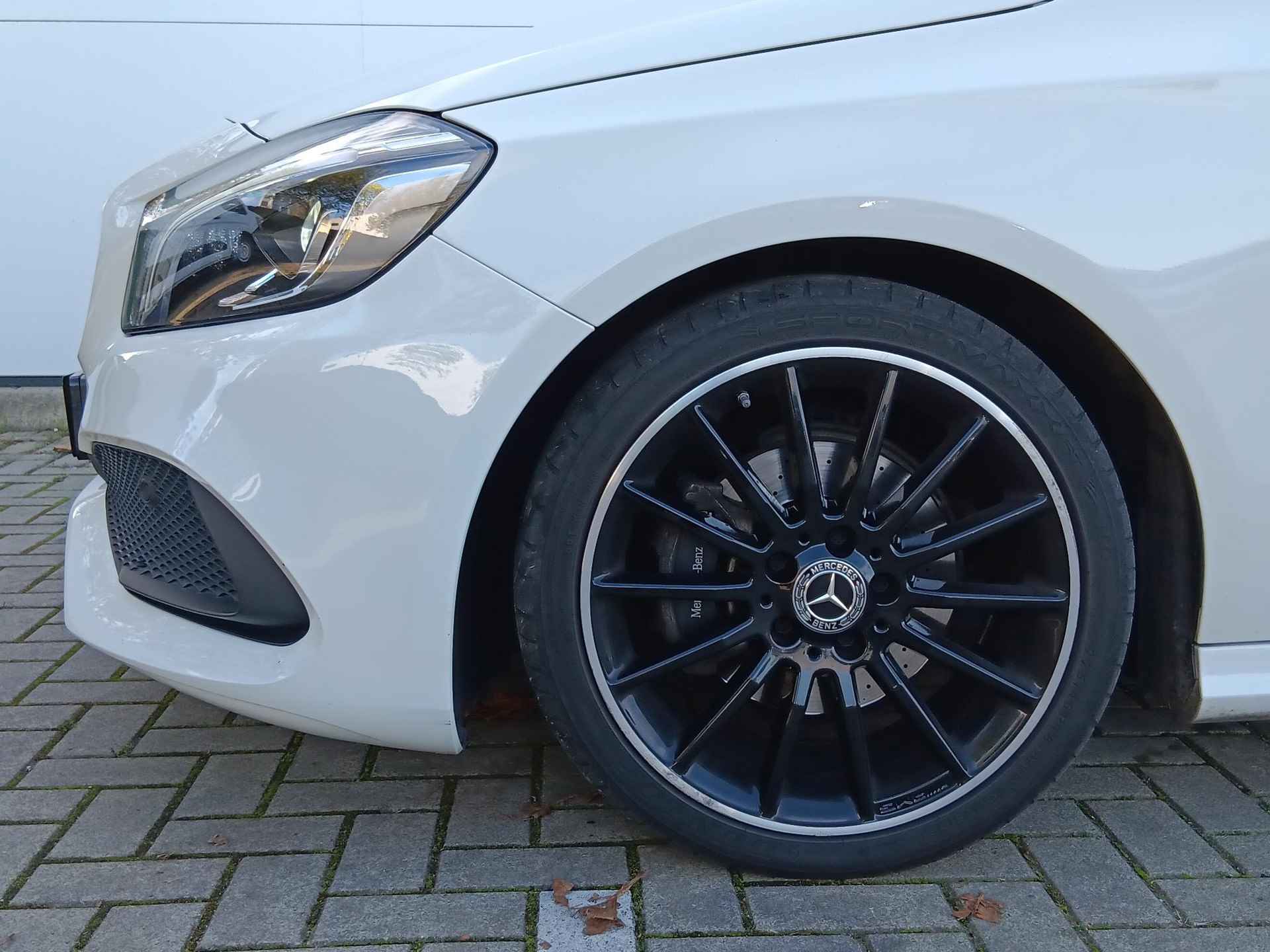 Mercedes-Benz A-klasse 200 d Business Solution AMG Automaat / Navigatie / Parkeersensoren + Camera / Half Leder - 20/35