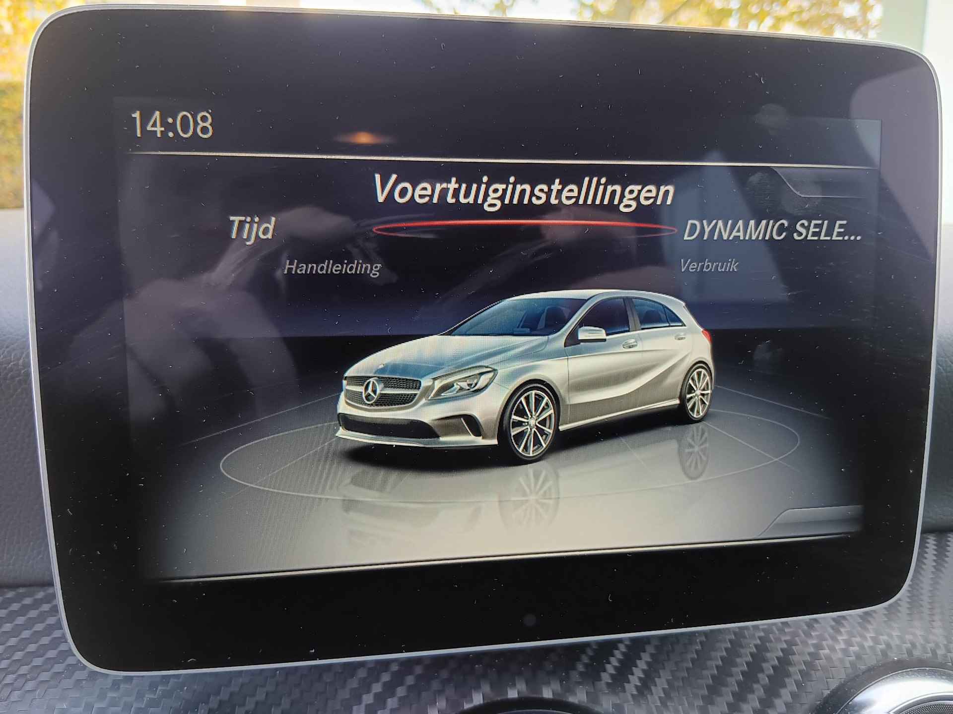 Mercedes-Benz A-klasse 200 d Business Solution AMG Automaat / Navigatie / Parkeersensoren + Camera / Half Leder - 30/35