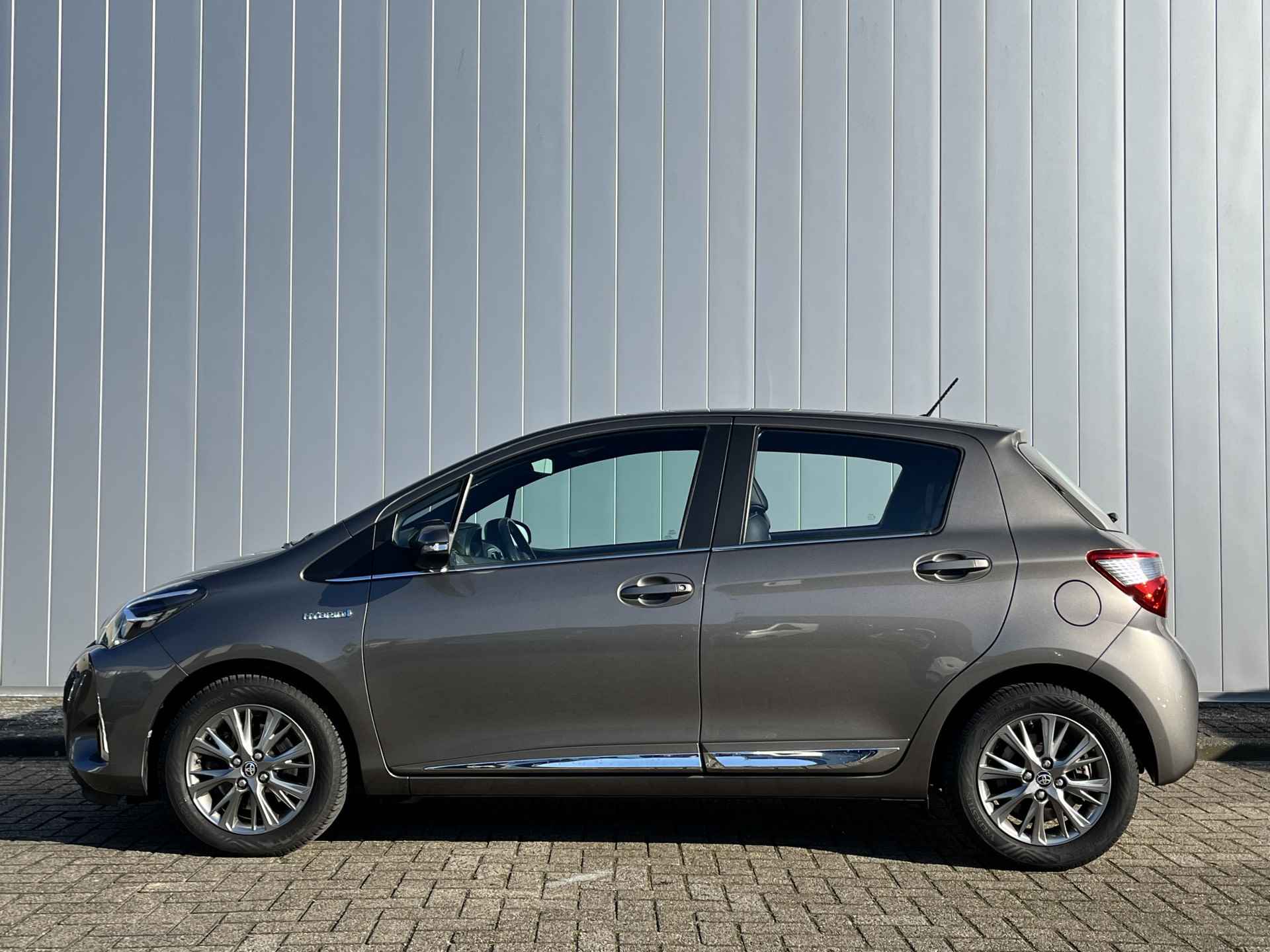 Toyota Yaris 1.5 Hybrid Executive Clima Navi Camera Dealer onderhouden All season banden - 2/27