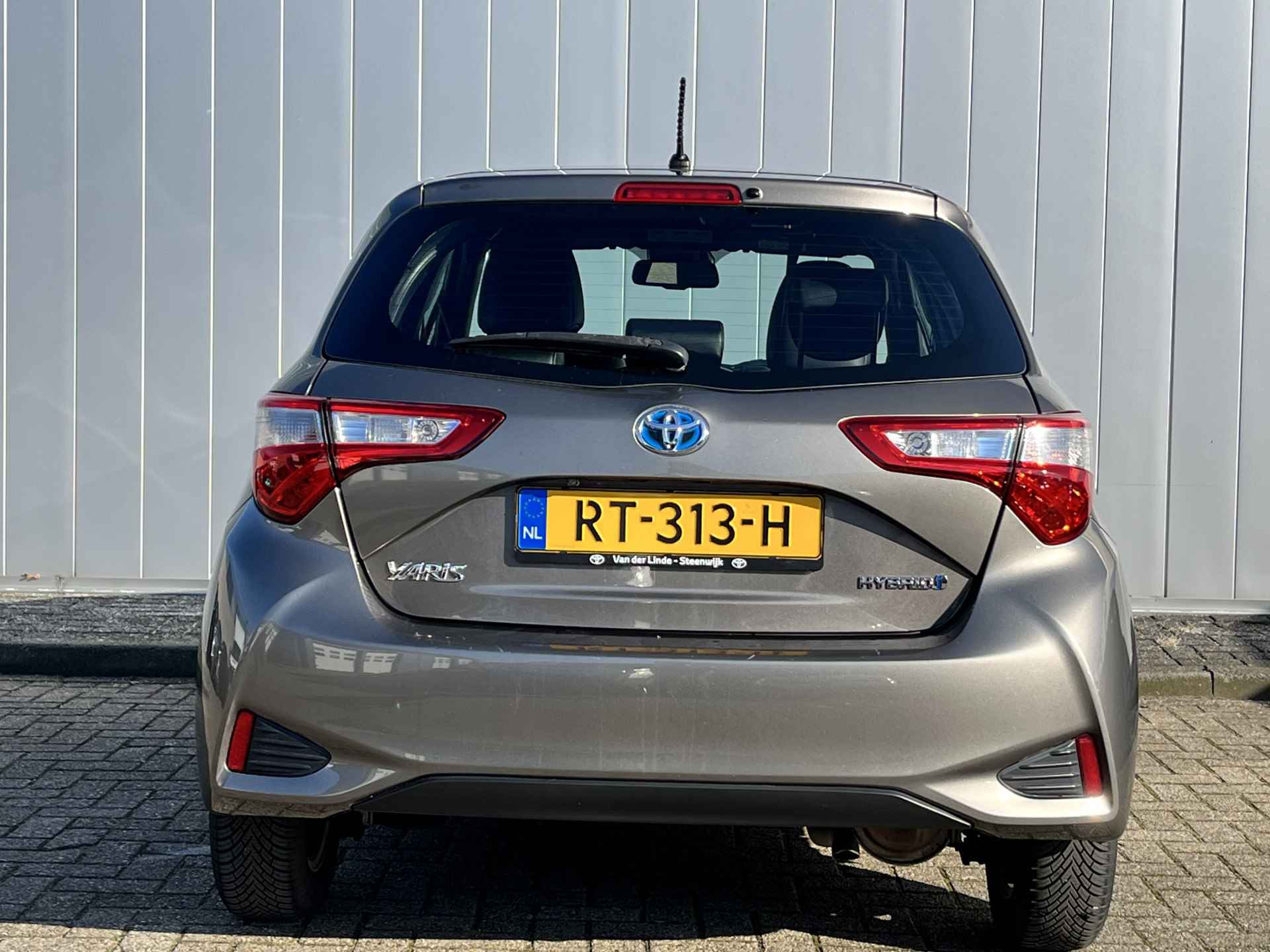 Toyota Yaris 1.5 Hybrid Executive Clima Navi Camera Dealer onderhouden All season banden - 4/27