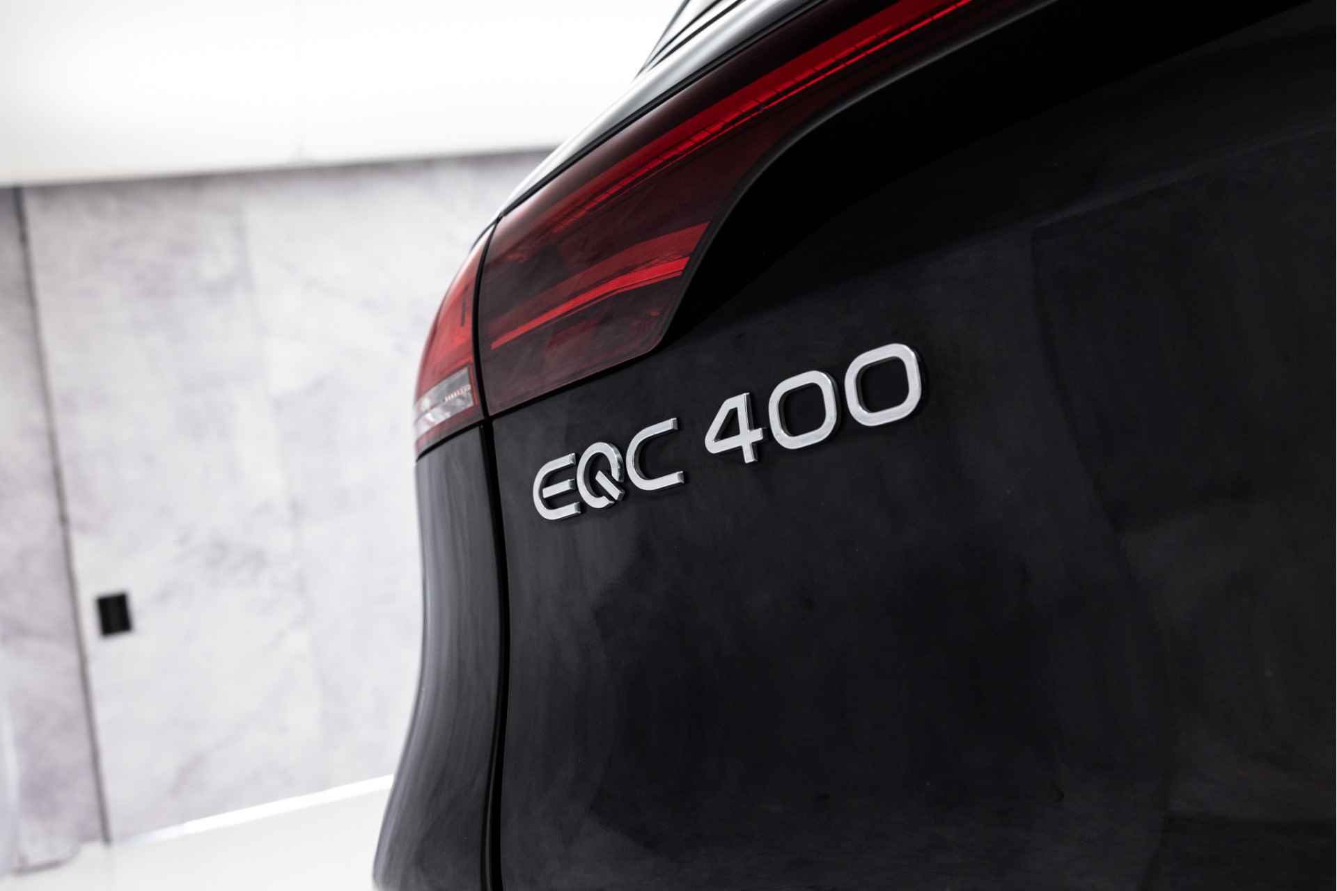 Mercedes-Benz EQC 400 4MATIC AMG Line 80 kWh | Schuifdak | Trekhaak | 360 Camera - 28/55