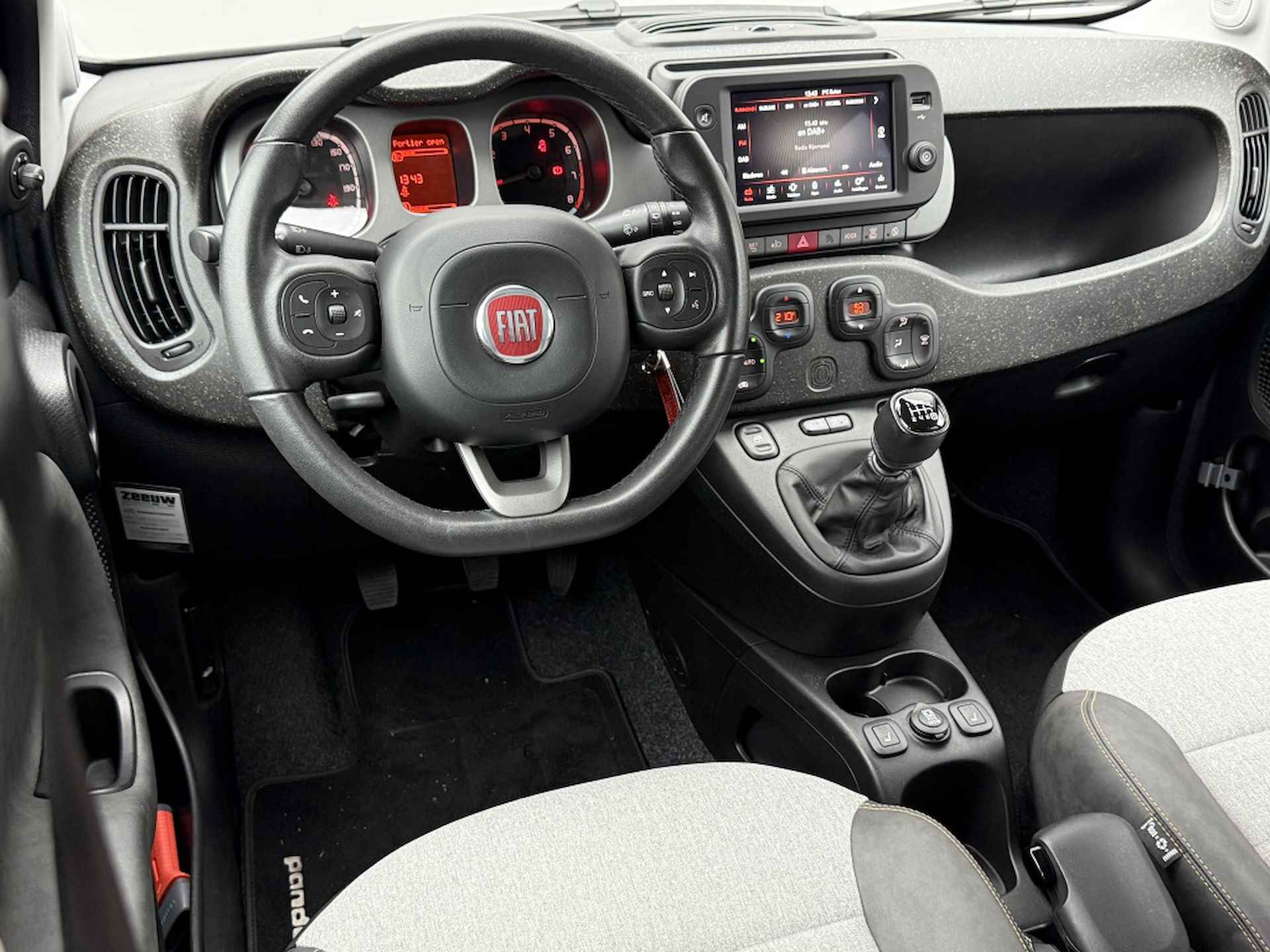 Fiat Panda 1.0 Hybrid 70 PK Cross | Carplay | Winter | Clima | PDC - 6/17