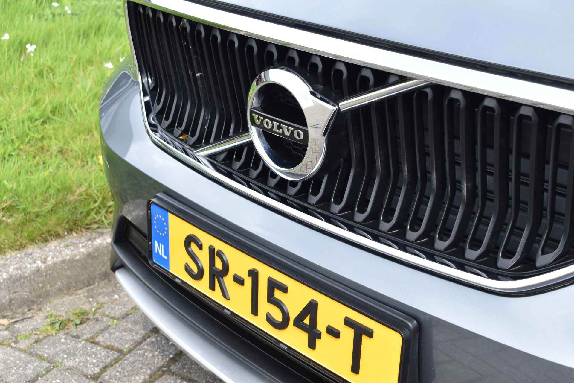 Volvo XC40 T4 190PK Automaat Momentum | Volvo on Call | Trekhaak | Parkeersensoren V+A | Camera achter | 18"LMV - 5/39