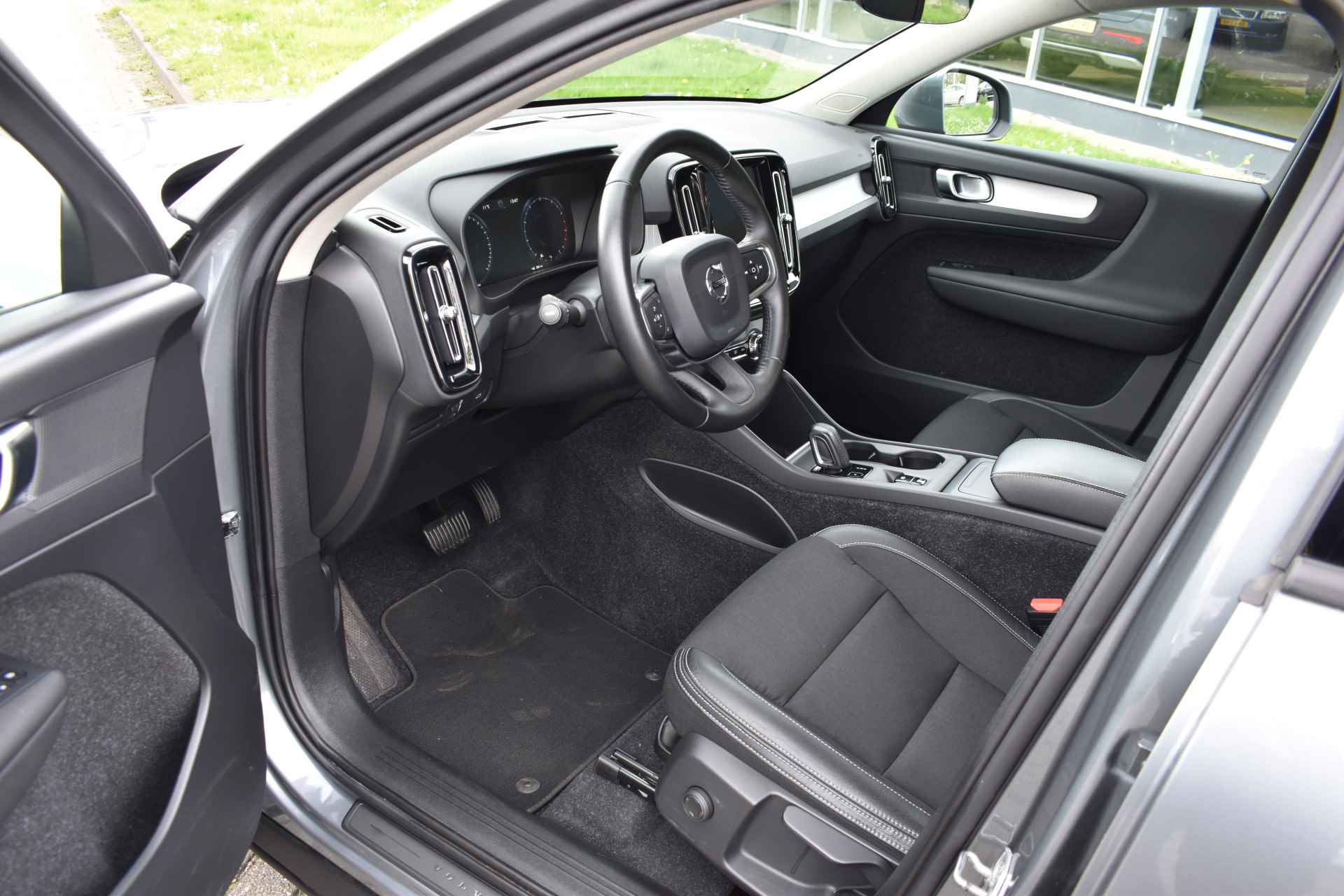 Volvo XC40 T4 190PK Automaat Momentum | Volvo on Call | Trekhaak | Parkeersensoren V+A | Camera achter | 18"LMV - 21/39