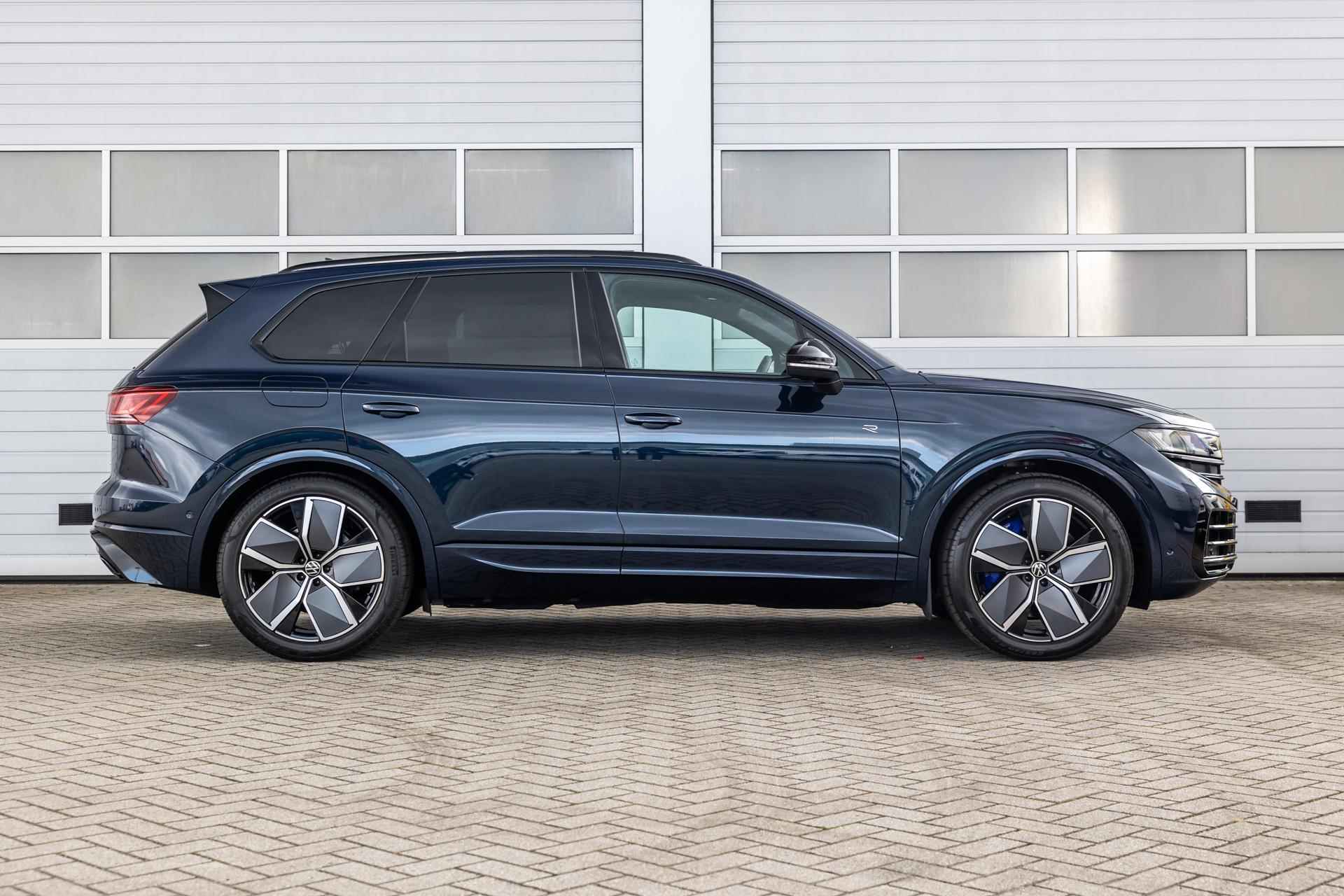 Volkswagen Touareg R 3.0 TSi 462pk eHybrid 4MOTION | Panoramadak | 21" Velgen | Trekhaak Elektrisch | Sluithulp | Head-up Display - 3/67