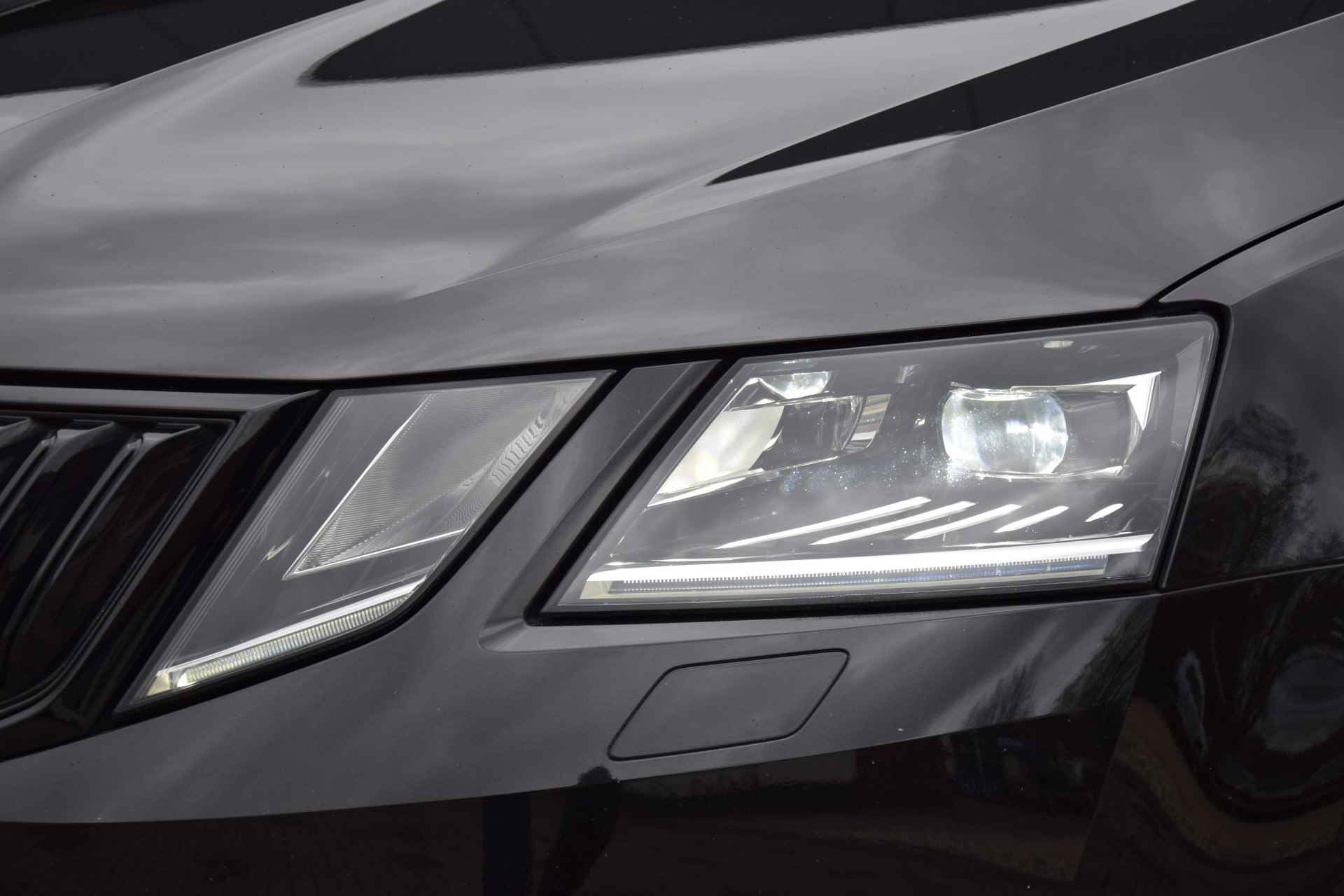 Škoda Octavia Combi 1.0 TSI 116PK Greentech Sport Business | BOVAG Garantie | Org. NL | LED Koplampen | PDC V&A + Camera | DAB | 17'' Velgen | Verwarmbare Sportstoelen | - 17/36