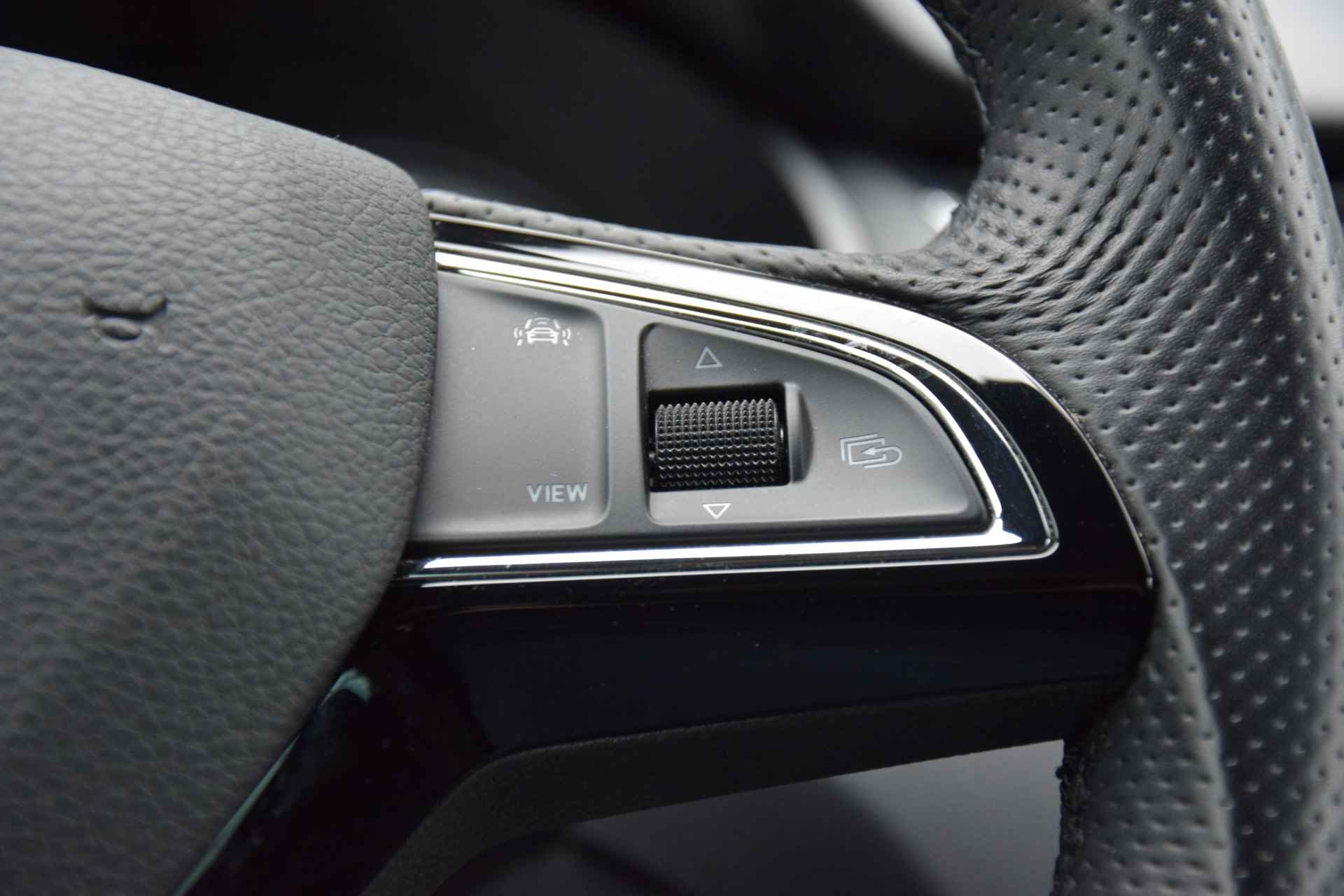 Škoda Octavia Combi 1.0 TSI 116PK Greentech Sport Business | BOVAG Garantie | Org. NL | LED Koplampen | PDC V&A + Camera | DAB | 17'' Velgen | Verwarmbare Sportstoelen | - 26/36