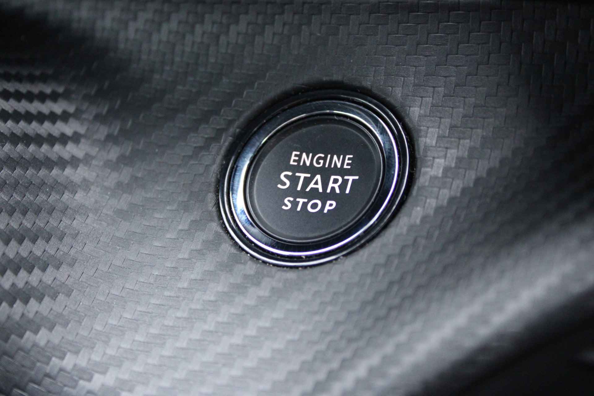 Peugeot e-2008 EV GT 50 kWh | Panoramadak | Keyless | Navigatie - 17/45