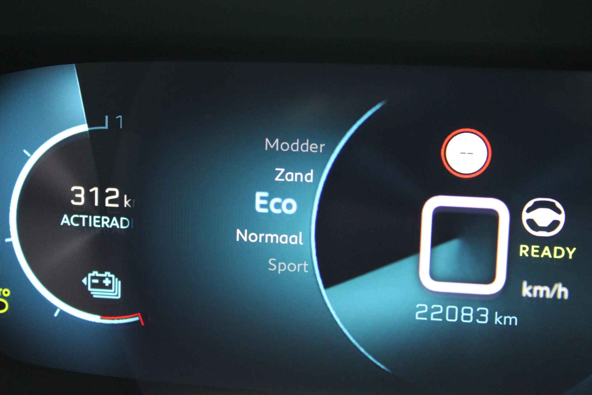 Peugeot e-2008 EV GT 50 kWh | Panoramadak | Keyless | Navigatie - 31/45