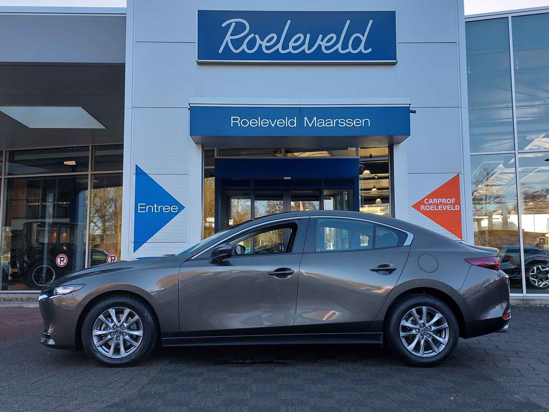 Mazda 3 2.0 e-SkyActiv-X M Hybrid 180pk Comfort | BOSE Sound | Navi + Apple Carplay | Adap. Cruise | Clima | Dodehoek+Rijstrooksensor | Keyless Entry | Pdc V+A+Camera | Stoel+Stuurverwarming | 16''lm - 4/51