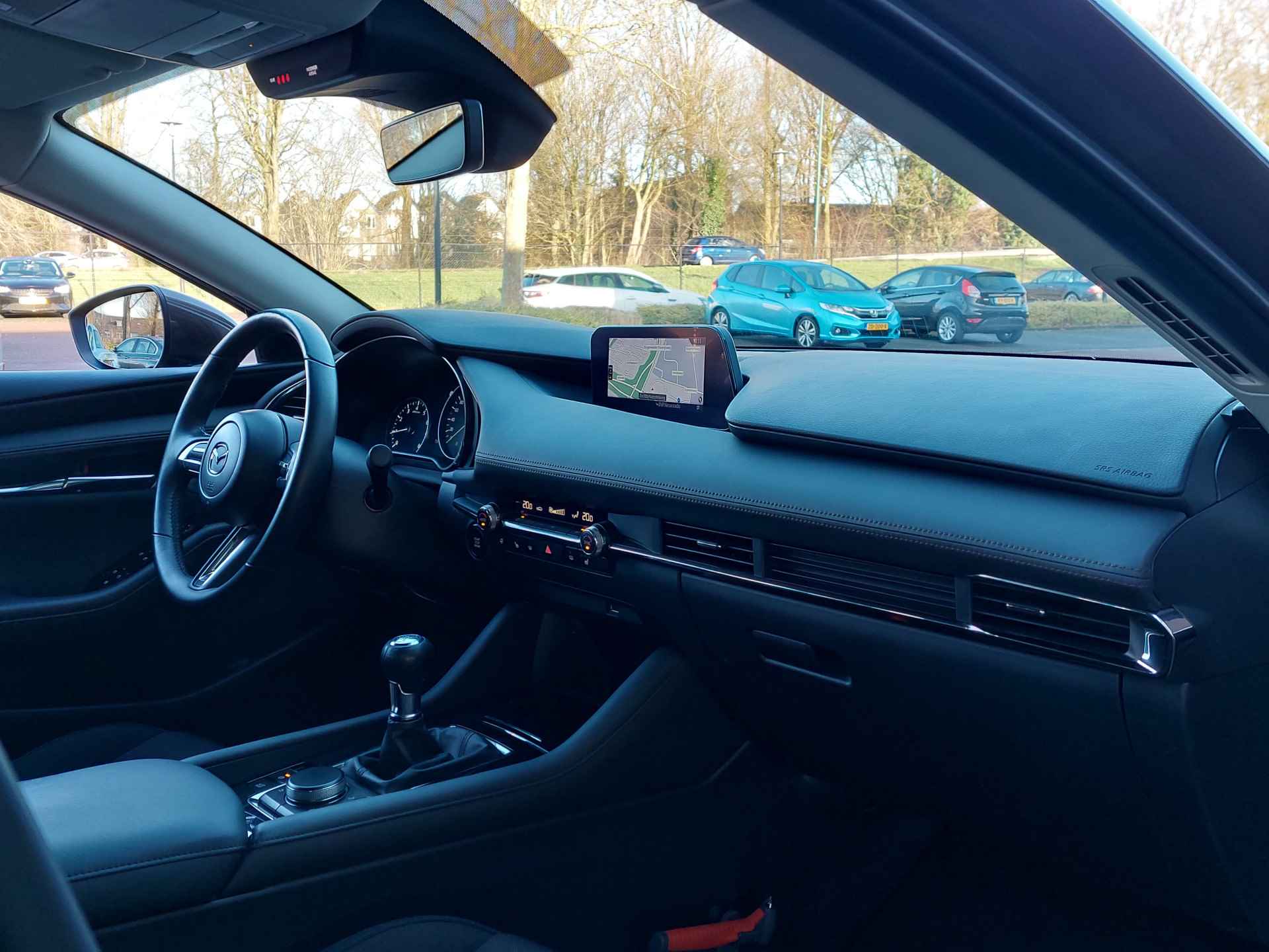 Mazda 3 2.0 e-SkyActiv-X M Hybrid 180pk Comfort | BOSE Sound | Navi + Apple Carplay | Adap. Cruise | Clima | Dodehoek+Rijstrooksensor | Keyless Entry | Pdc V+A+Camera | Stoel+Stuurverwarming | 16''lm - 35/51