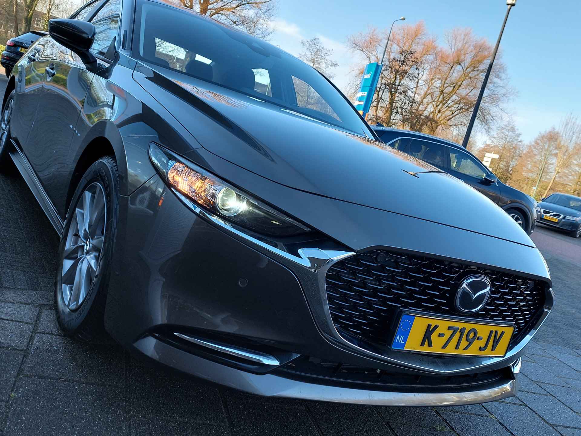 Mazda 3 2.0 e-SkyActiv-X M Hybrid 180pk Comfort | BOSE Sound | Navi + Apple Carplay | Adap. Cruise | Clima | Dodehoek+Rijstrooksensor | Keyless Entry | Pdc V+A+Camera | Stoel+Stuurverwarming | 16''lm - 47/51