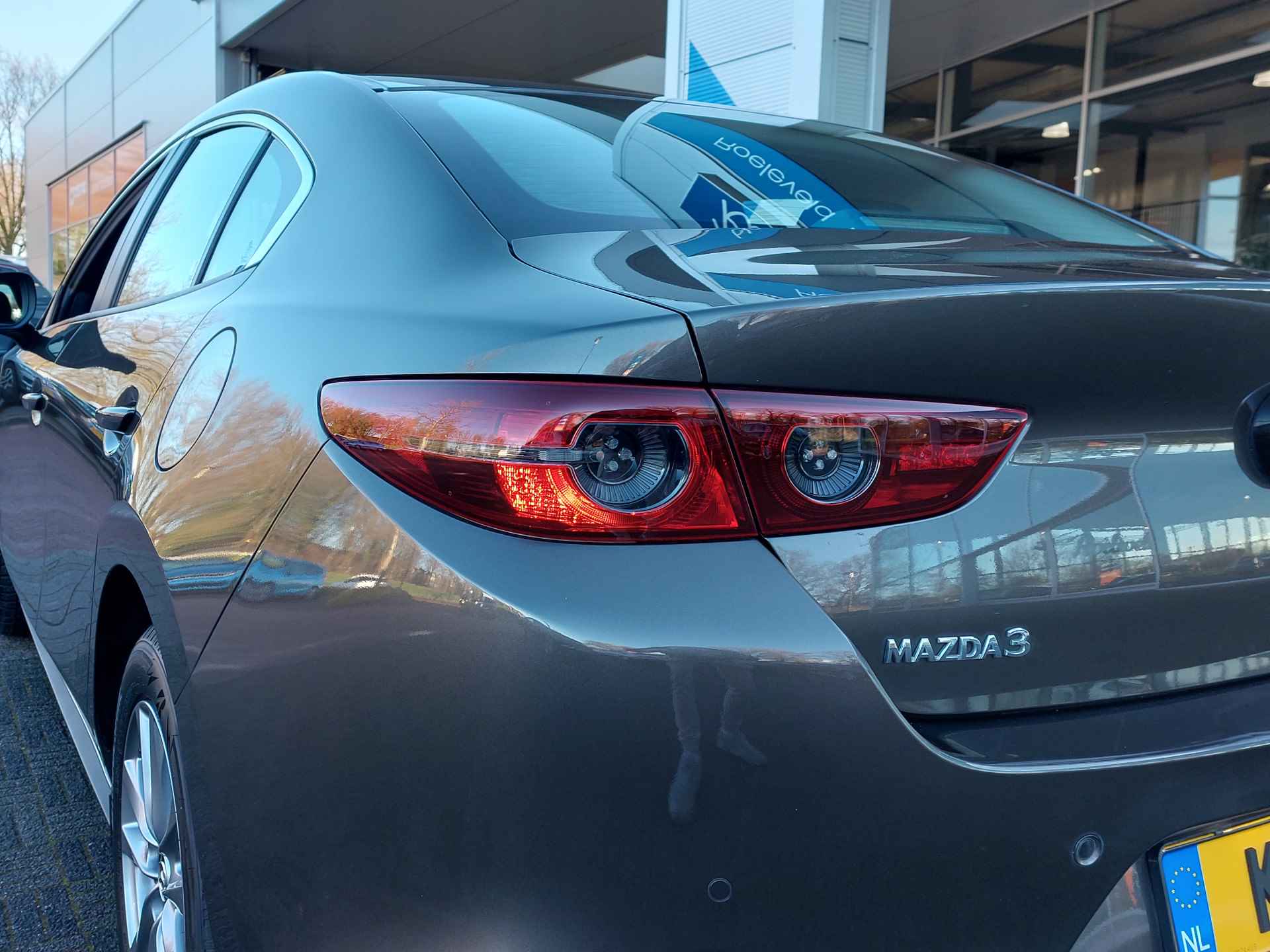 Mazda 3 2.0 e-SkyActiv-X M Hybrid 180pk Comfort | BOSE Sound | Navi + Apple Carplay | Adap. Cruise | Clima | Dodehoek+Rijstrooksensor | Keyless Entry | Pdc V+A+Camera | Stoel+Stuurverwarming | 16''lm - 50/51