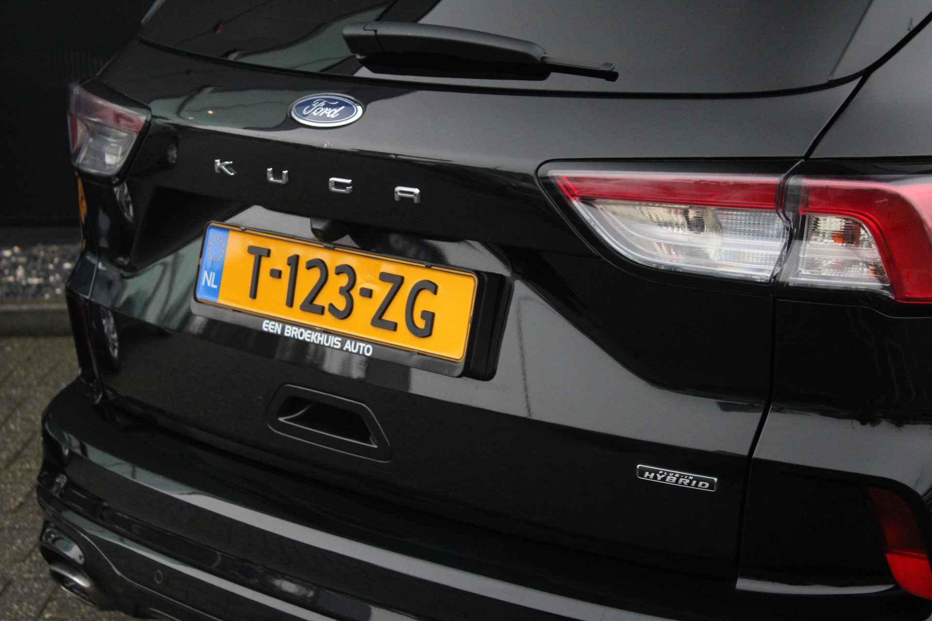 Ford Kuga ST-LINE 2.5 Plug-in Hybride Automaat | NL Auto | 18'' | Standkachel | Keyless-entry | Parkeercamera | DAB-Audio - 32/34