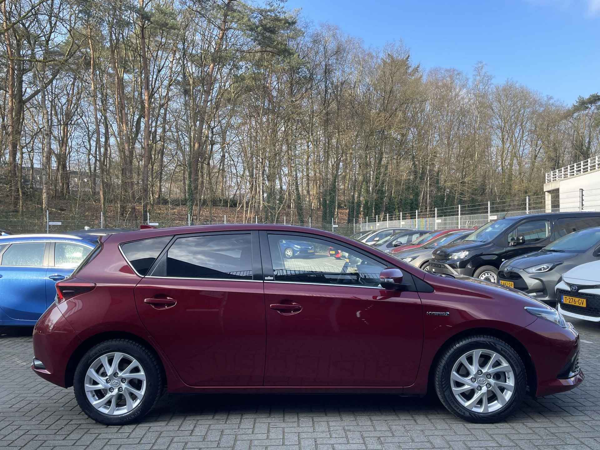 Toyota Auris 1.8 Hybrid Volcano Edition - 10/32