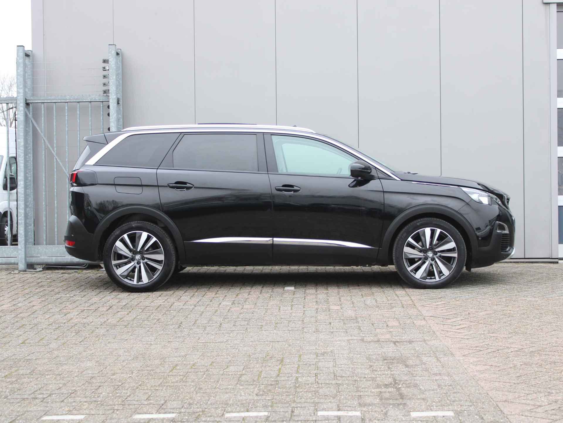 Peugeot 5008 1.2 PureTech Blue Lease Premium Avantage Automaat | Navi / Panoramadak / Camera - 8/25