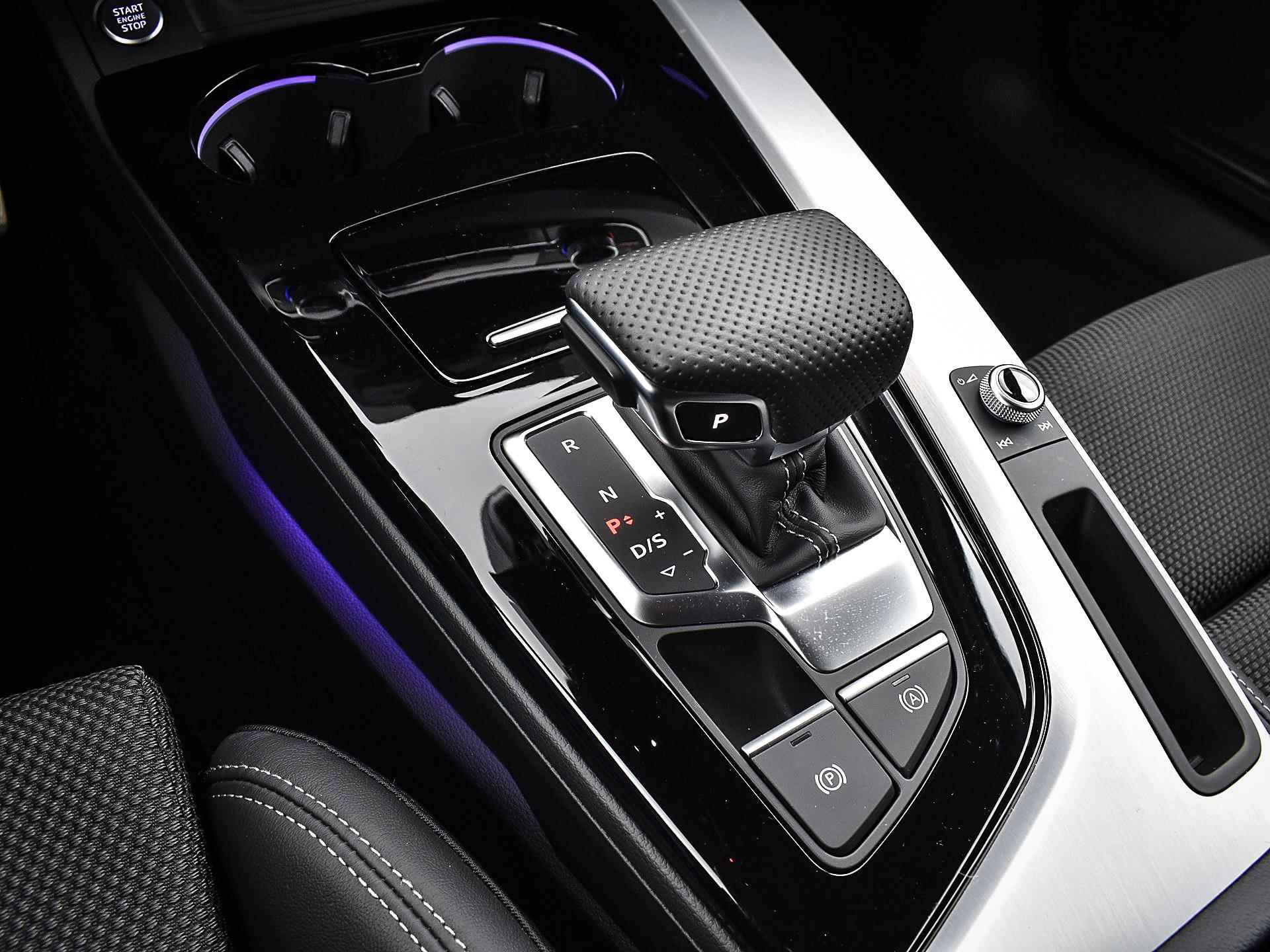 Audi A4 Avant 35 TFSI 150pk S-Tronic S Edition Competition | Apple Car Play | Camera | Stoelverwarming | Navigatie | Inklap. Trekhaak | Optiekpakket Zwart | Sportstoelen | Garantie t/m 19-09-2027 of 100.000km - 31/34