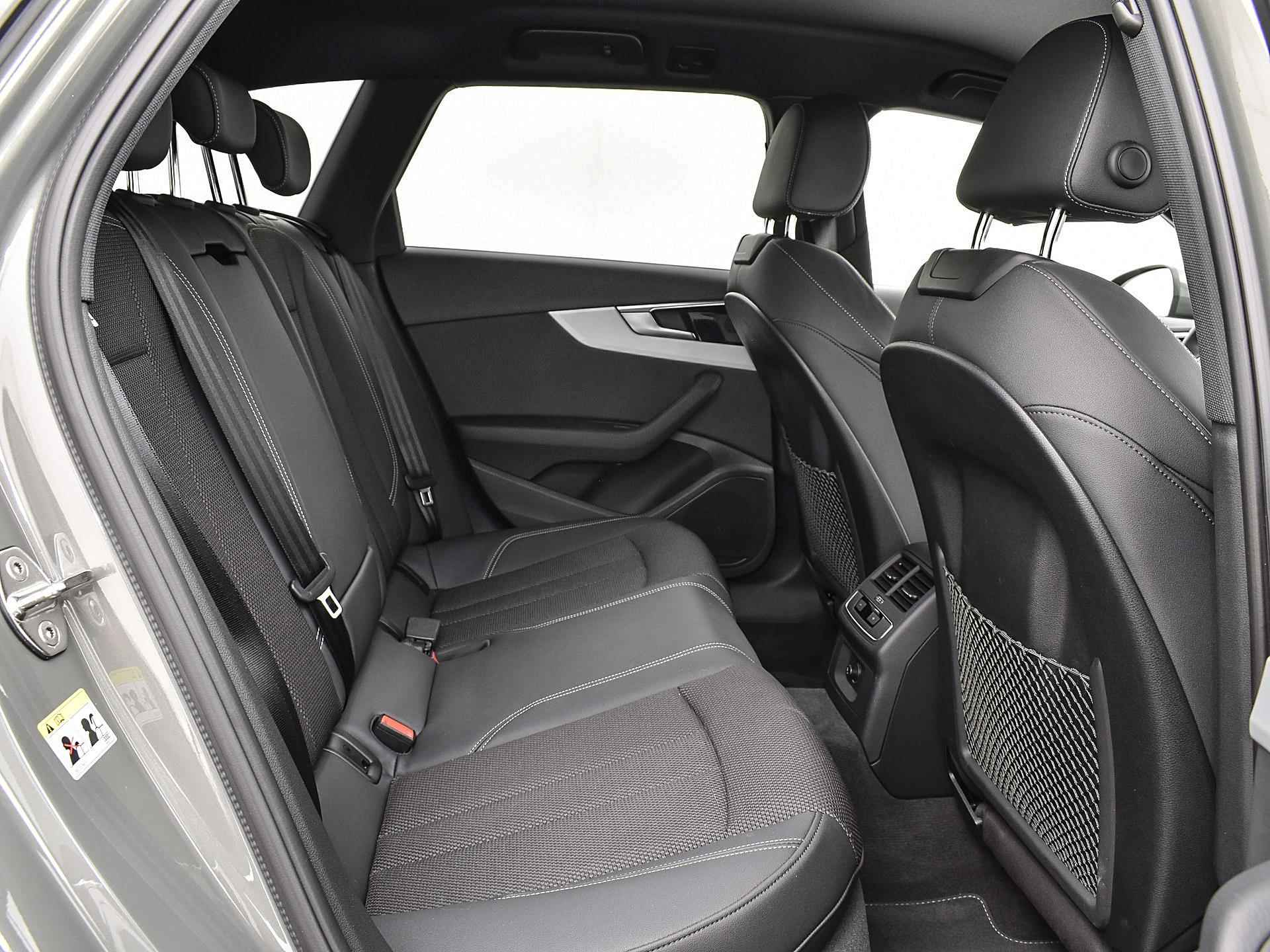 Audi A4 Avant 35 TFSI 150pk S-Tronic S Edition Competition | Apple Car Play | Camera | Stoelverwarming | Navigatie | Inklap. Trekhaak | Optiekpakket Zwart | Sportstoelen | Garantie t/m 19-09-2027 of 100.000km - 16/34