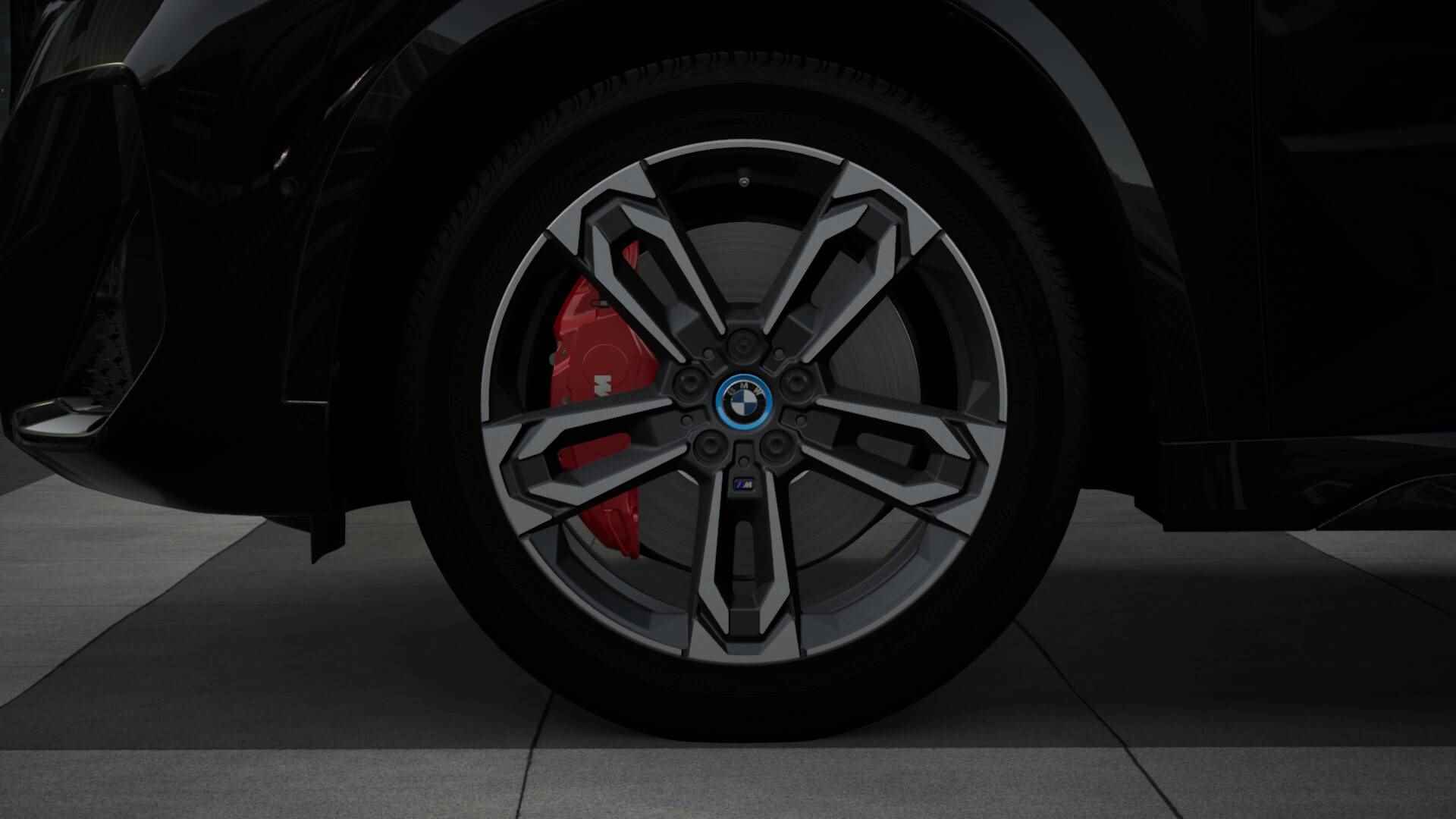 BMW iX1 eDrive20 M Sport 67 kWh / Panoramadak / Sportstoelen / Adaptieve LED / Adaptef M Onderstel / Parking Assistant / Comfort Access - 11/12