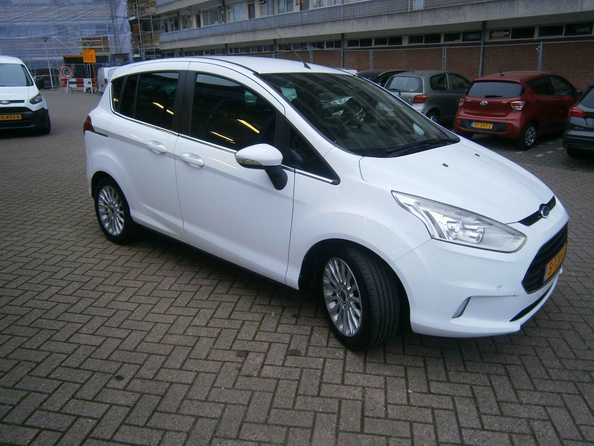 Ford B-Max 1.0 EcoB. Titanium Camera,Navigatie,Pdc,Trekhaak - 3/28