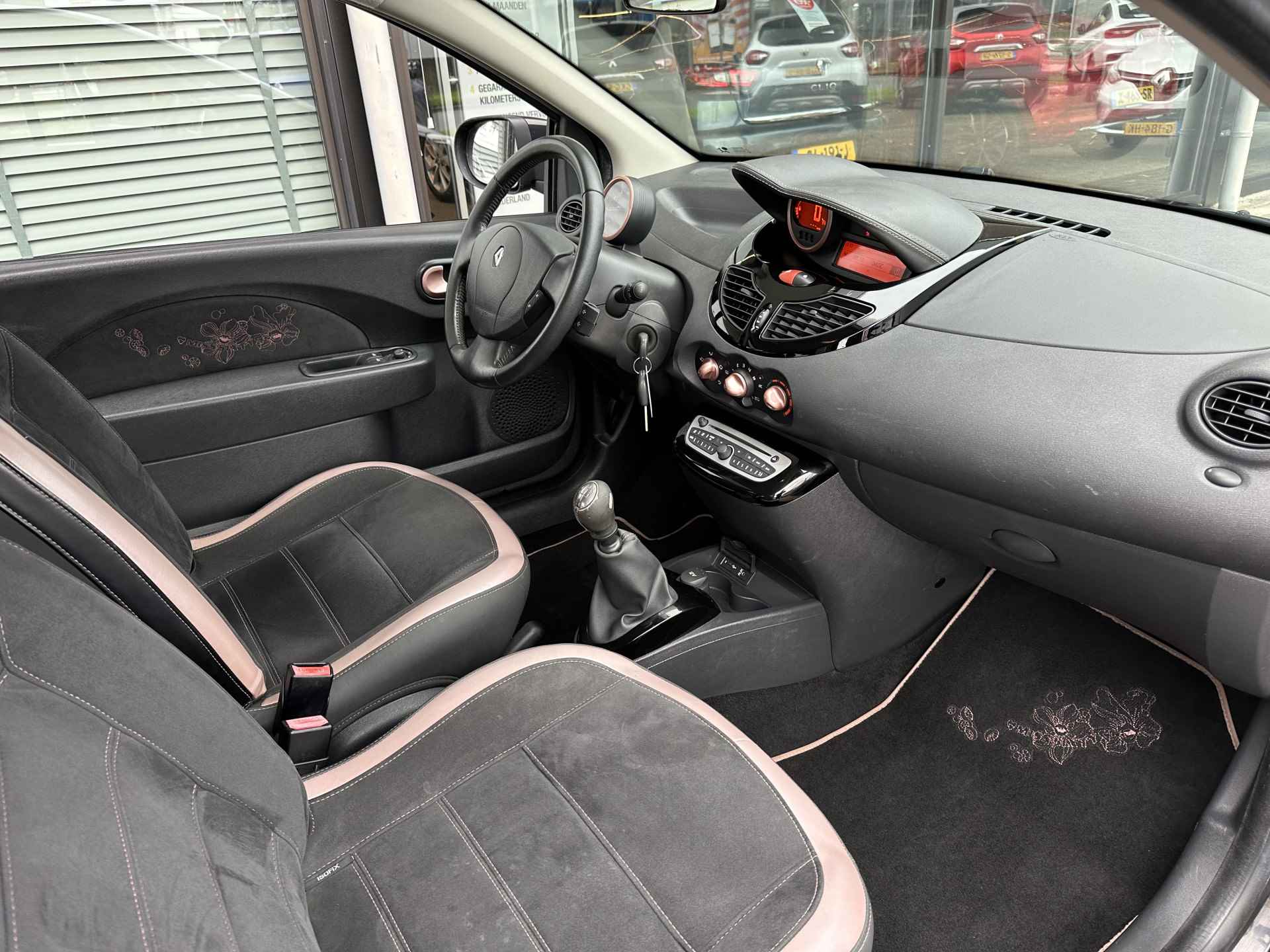 Renault Twingo 1.2-16V Miss Sixty | airco | cruise control | lichtmetalen velgen | 3 mnd volledige garantie! - 8/30