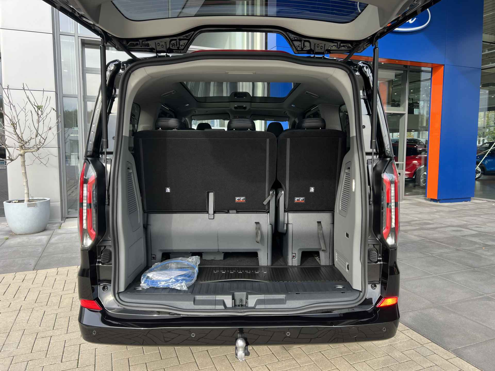 Ford Tourneo Custom 2.5 Plug-IN Hybrid 233 PK L1H1 Titanium X | Incl. BTW & BPM | 8 Persoons | Elektr. Schuifdeuren | Panorama dak | Trekhaak - 28/53