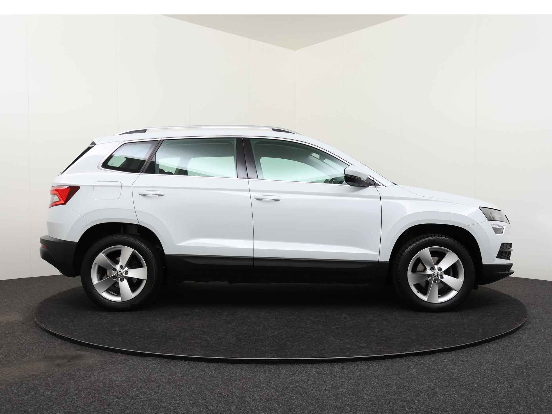 Skoda Karoq 1.5 TSI 150 PK Ambition Business | Parkeersensoren | ACC | Navigatie | 17" | - 10/42