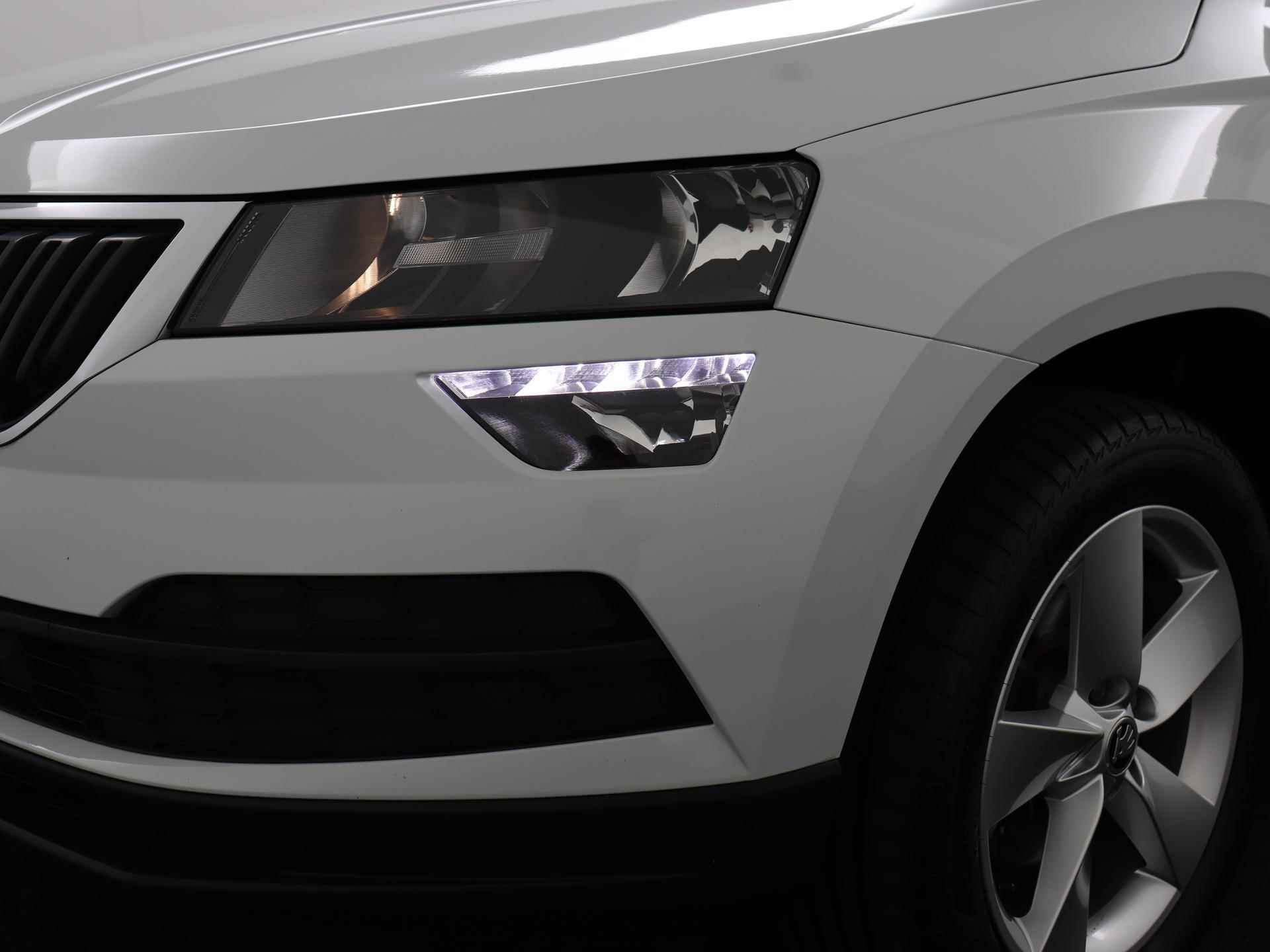 Skoda Karoq 1.5 TSI 150 PK Ambition Business | Parkeersensoren | ACC | Navigatie | 17" | - 14/42