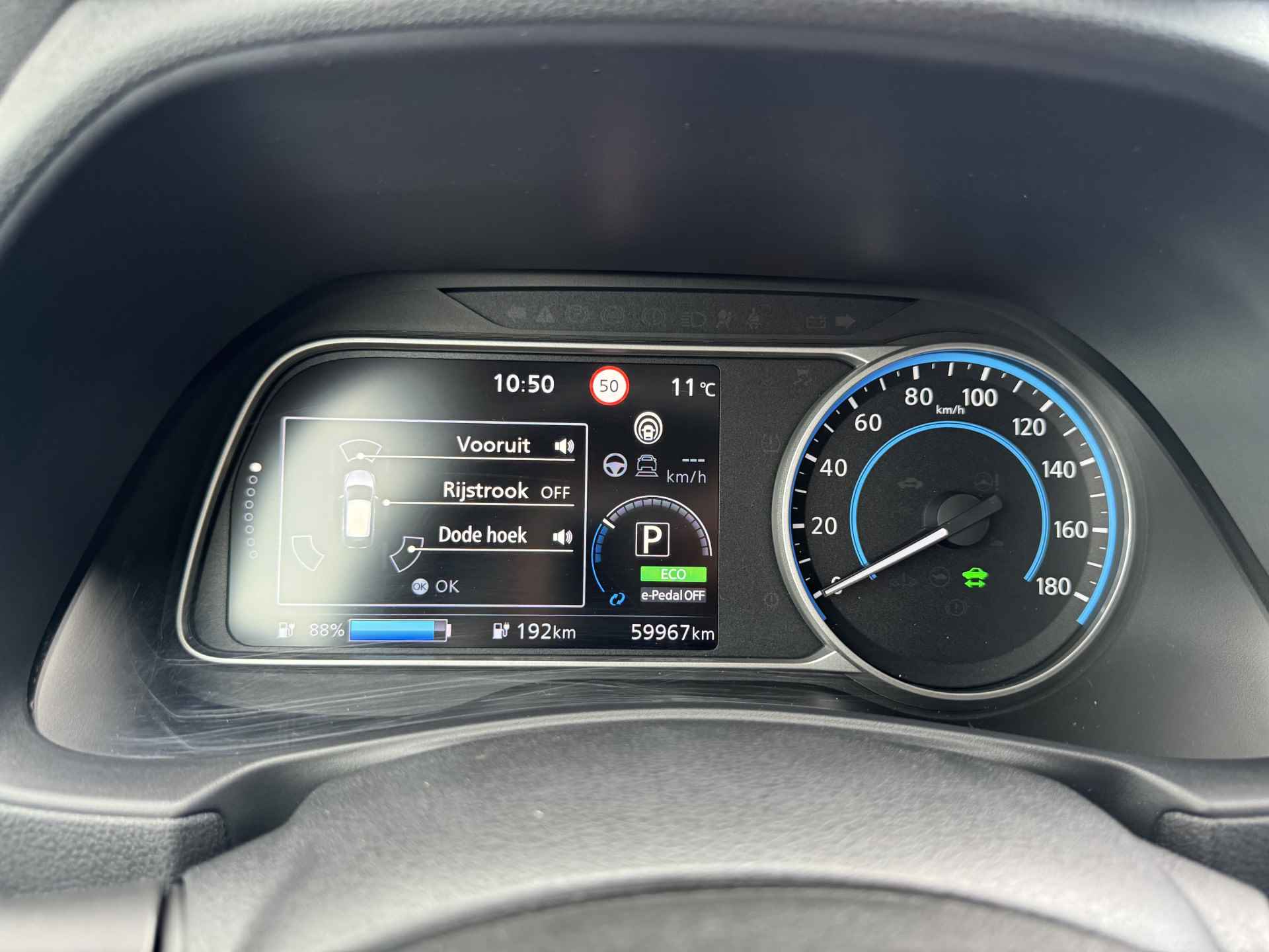 Nissan LEAF *€2.000,- SUBSIDIE MOGELIJK!* Tekna 40 kWh | Adaptive Cruise Control | Apple Carplay | LED | Navigatie | Rijklaar + 12 Maand BOVAG Garantie - 12/36