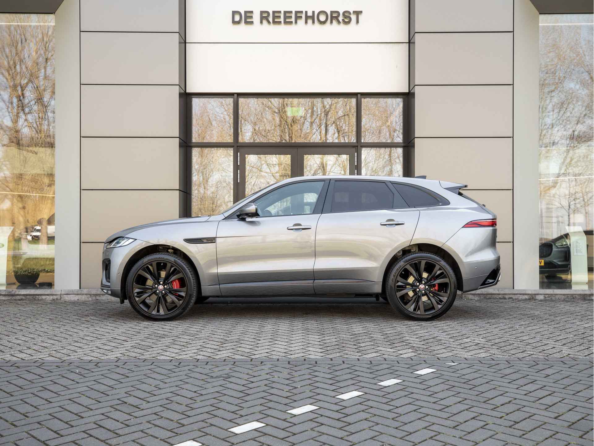 Jaguar F-Pace 3.0 P400 R-Dynamic SE BTW auto | 6-cilinder | Performance Seats | 22 inch | Head-up Display | - 3/63