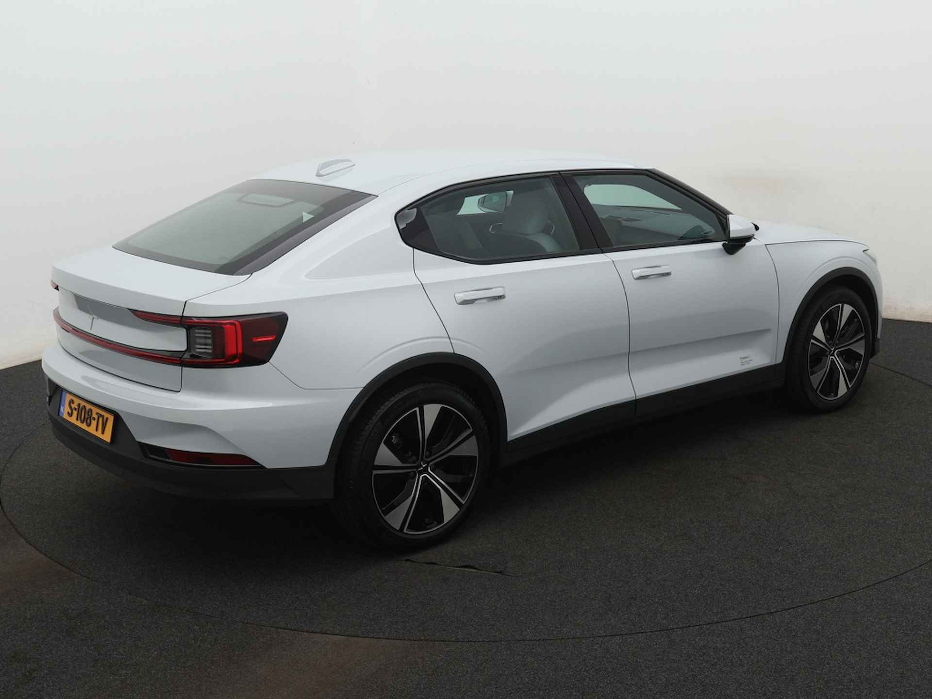 Polestar 2 Standard Range 69 kWh - 10/28