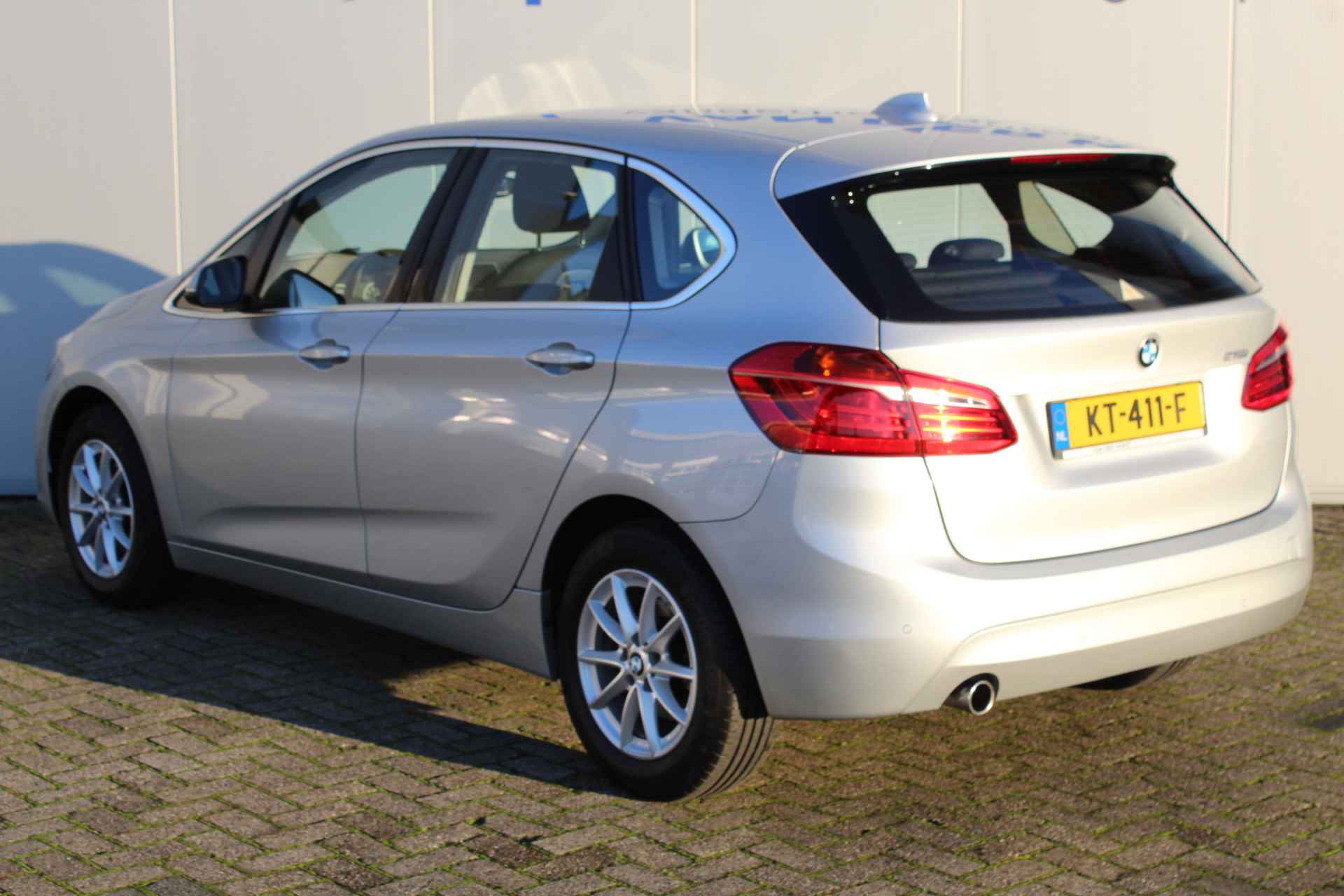 BMW 2 Serie Active Tourer 216i-102pk Centennial Executive. Zeer nette, goed onderhouden en erg fijn rijdende BMW ! Volautm. airco dual, cruise cntrl, navigatie, telefoonvoorb., boordcomputer, LM wielen, metallic lak, set winterwielen etc. - 8/46