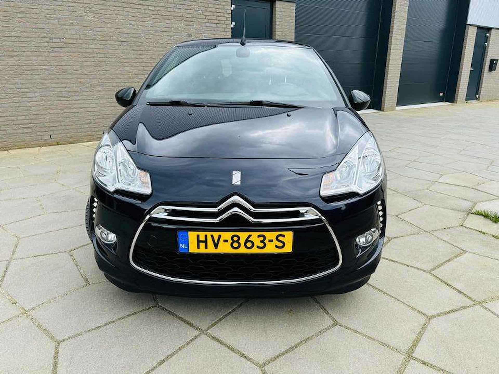 Citroen DS3 Cabrio 1.2 PureTech So Chic|Prachtige Cabrio|4 Nieuwe ALL-Seasons en SUPER weinig km s - 3/24