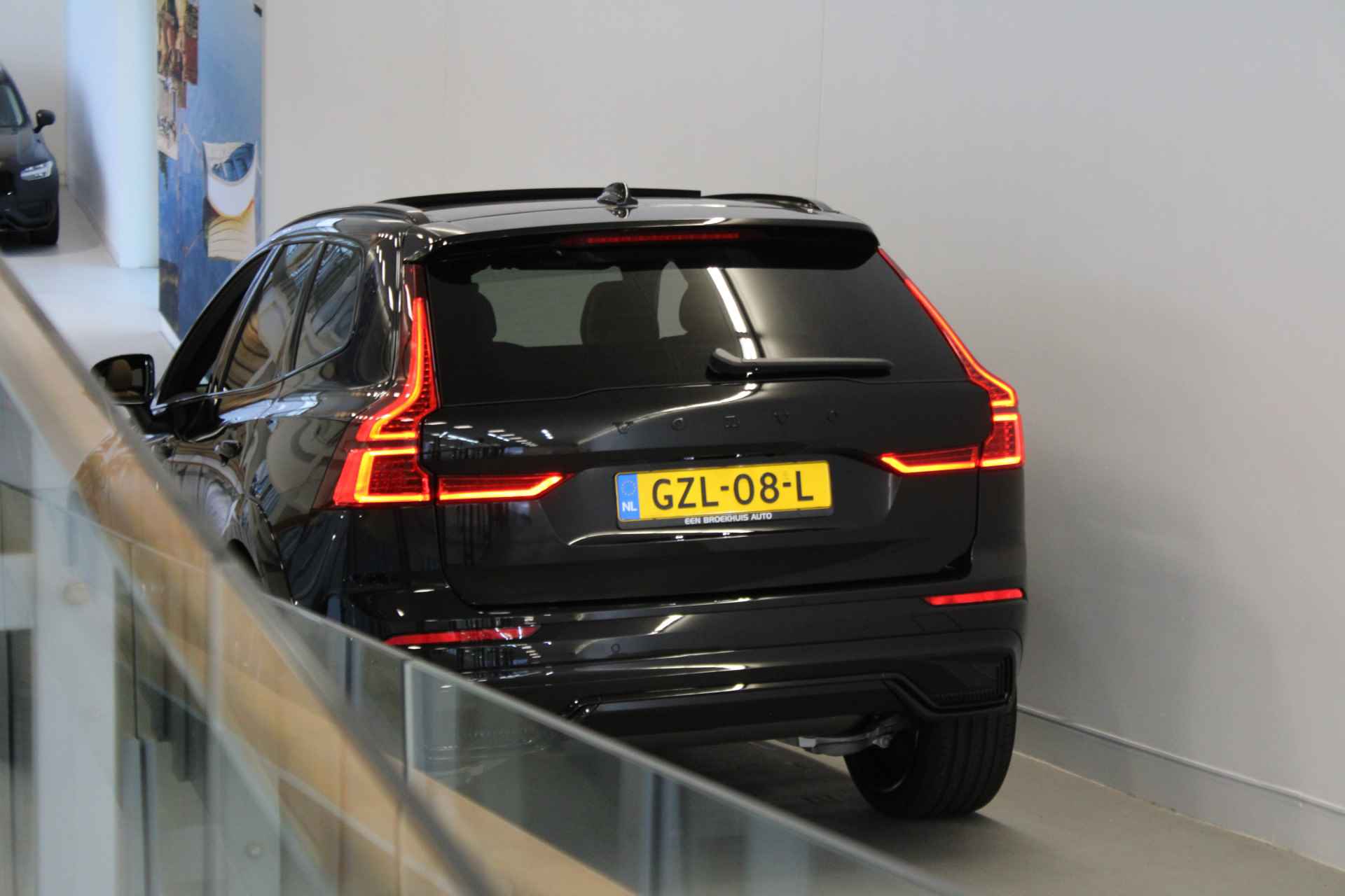 Volvo XC60 T6 350PK AWD Ultra Dark | Full Option! | Luchtv | B&W Audio | Massage | 22'' | 360º view - 64/65