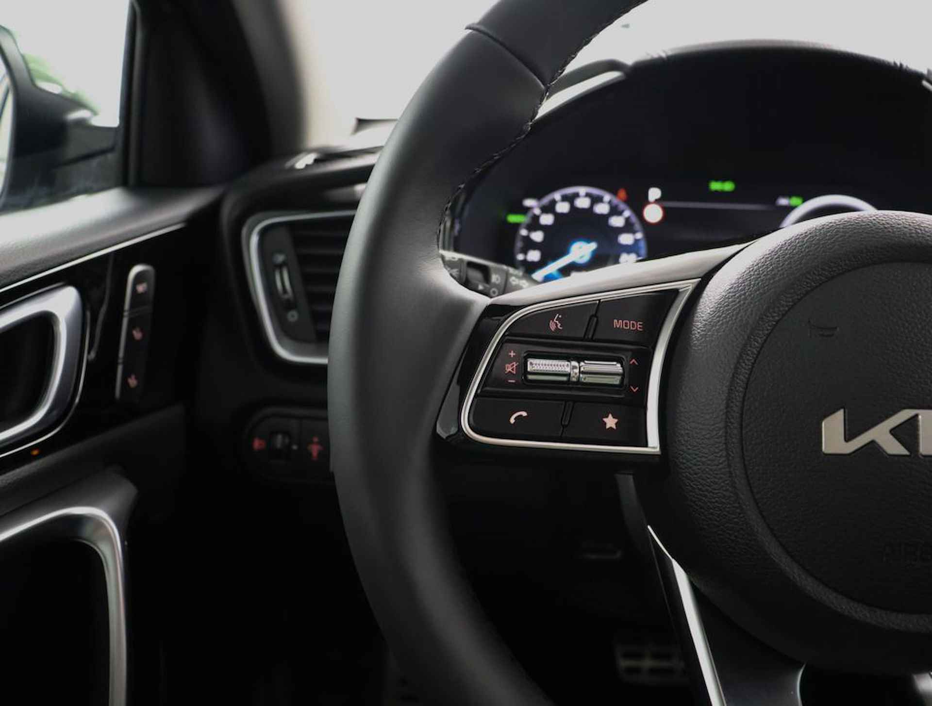 Kia Ceed Sportswagon 1.6 GDI PHEV ExecutiveLine - Apple Carplay/Android Auto - Elektrisch glazen schuif-/kanteldak - Fabrieksgarantie tot 02-2031 - 23/75