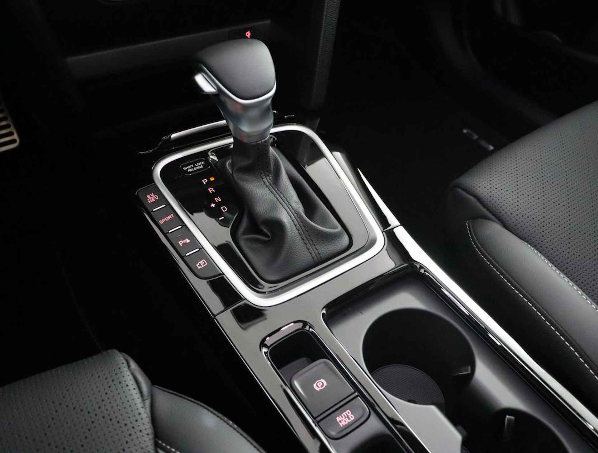 Kia Ceed Sportswagon 1.6 GDI PHEV ExecutiveLine - Apple Carplay/Android Auto - Elektrisch glazen schuif-/kanteldak - Fabrieksgarantie tot 02-2031 - 59/75