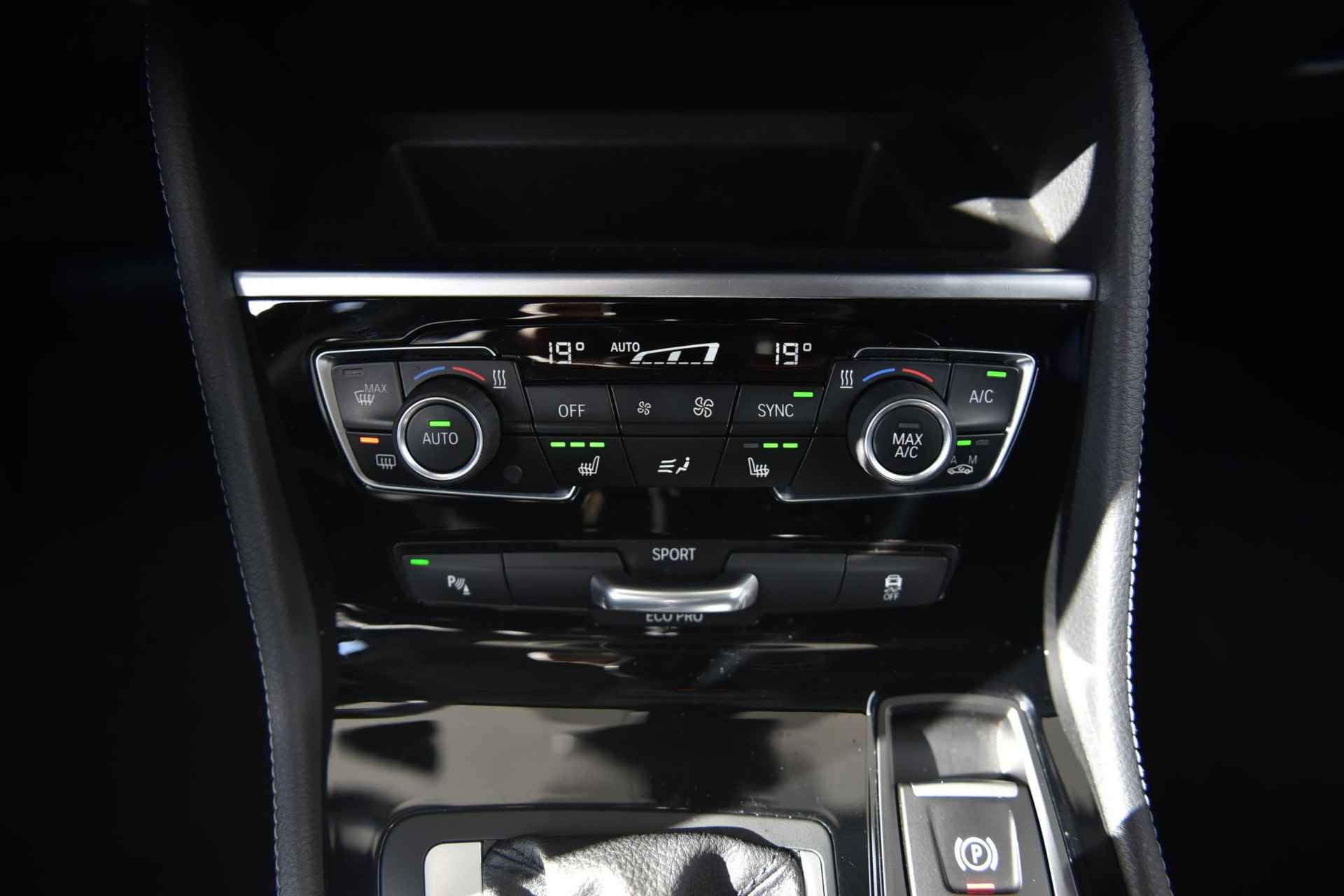 BMW 2 Serie Active Tourer 218i High Executive Luxury Line Stoelverwarming / Head Up Display / Led Koplampen / Climate Control / Navi Plus / - 22/23