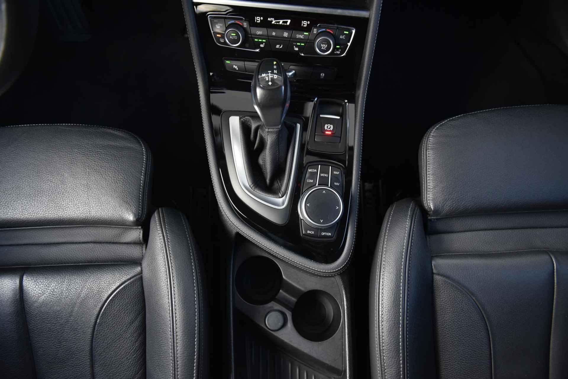 BMW 2 Serie Active Tourer 218i High Executive Luxury Line Stoelverwarming / Head Up Display / Led Koplampen / Climate Control / Navi Plus / - 13/23