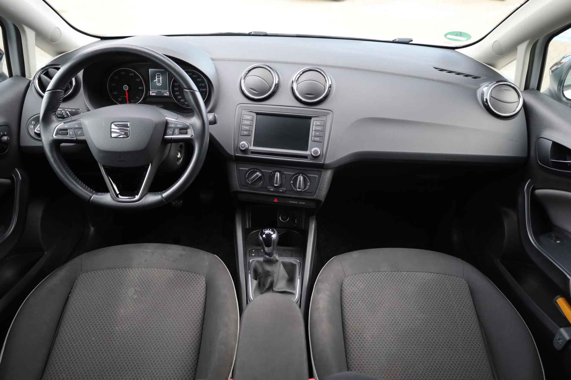 SEAT Ibiza 1.0 EcoTSI Style Connect 70KW/95PK, 16" LMV Zwart, navigatie, cruise control, parkeersensoren, multifunctioneel lederen stuurwiel, licht sensor, zwarte spiegelkappen + zwarte accenten, spiegels elektrisch inklapbaar - 4/38