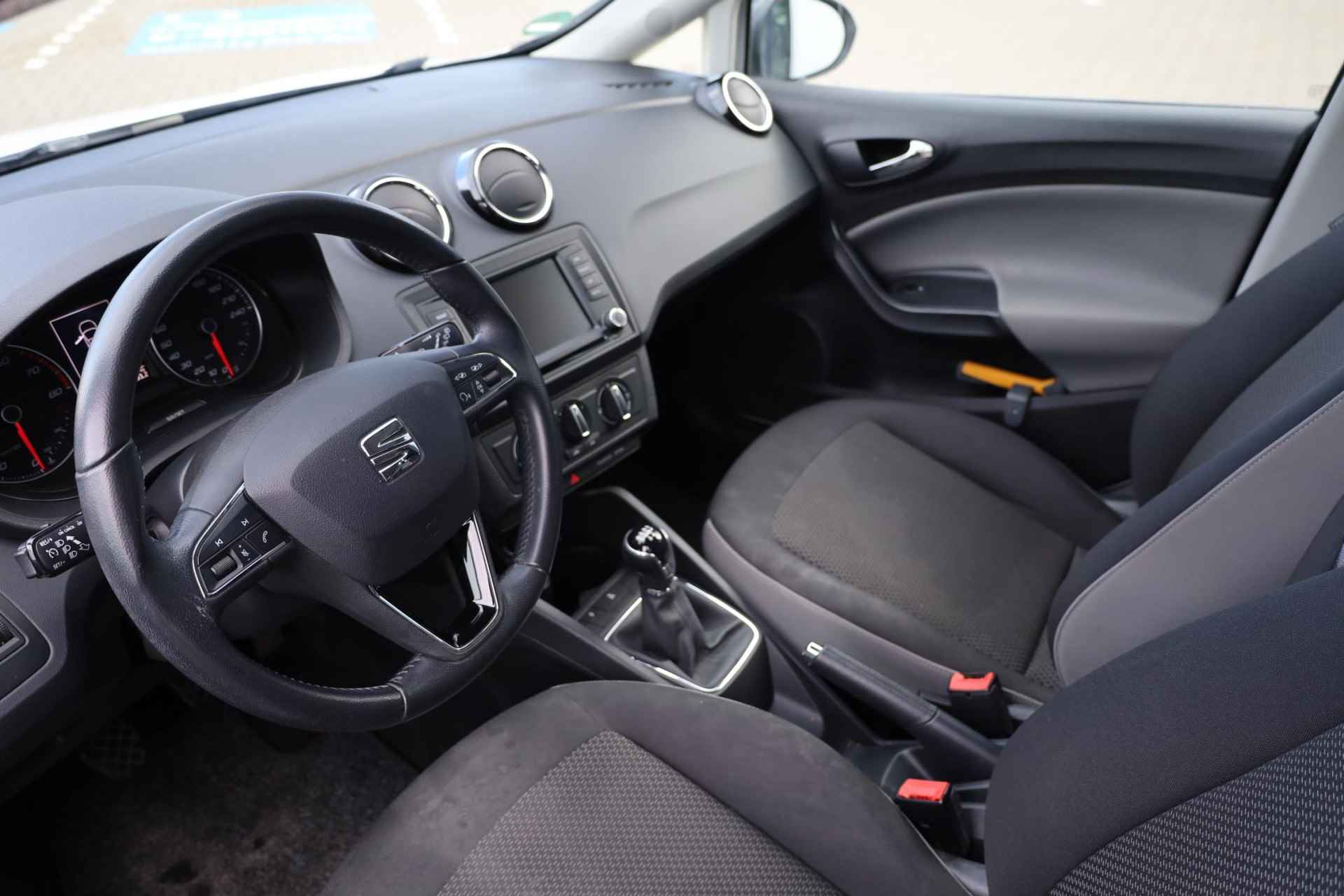 SEAT Ibiza 1.0 EcoTSI Style Connect 70KW/95PK, 16" LMV Zwart, navigatie, cruise control, parkeersensoren, multifunctioneel lederen stuurwiel, licht sensor, zwarte spiegelkappen + zwarte accenten, spiegels elektrisch inklapbaar - 10/38