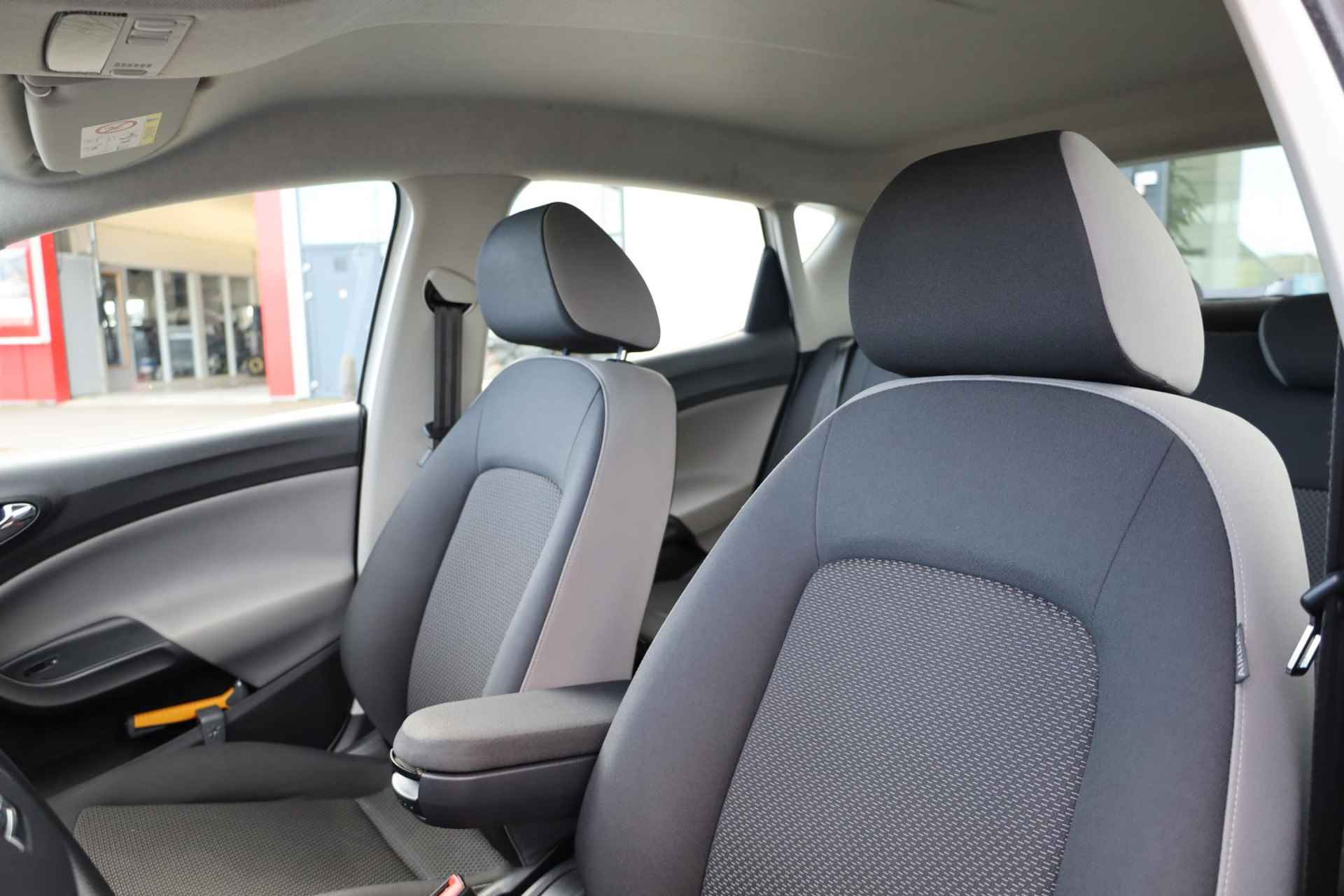 SEAT Ibiza 1.0 EcoTSI Style Connect 95PK / 70kW, 16" LMV zwart, navigatie, cruise control, parkeersensoren, multifunctioneel lederen stuurwiel, licht sensor, zwarte spiegelkappen + zwarte accenten, spiegels elektrisch inklapbaar - 11/38