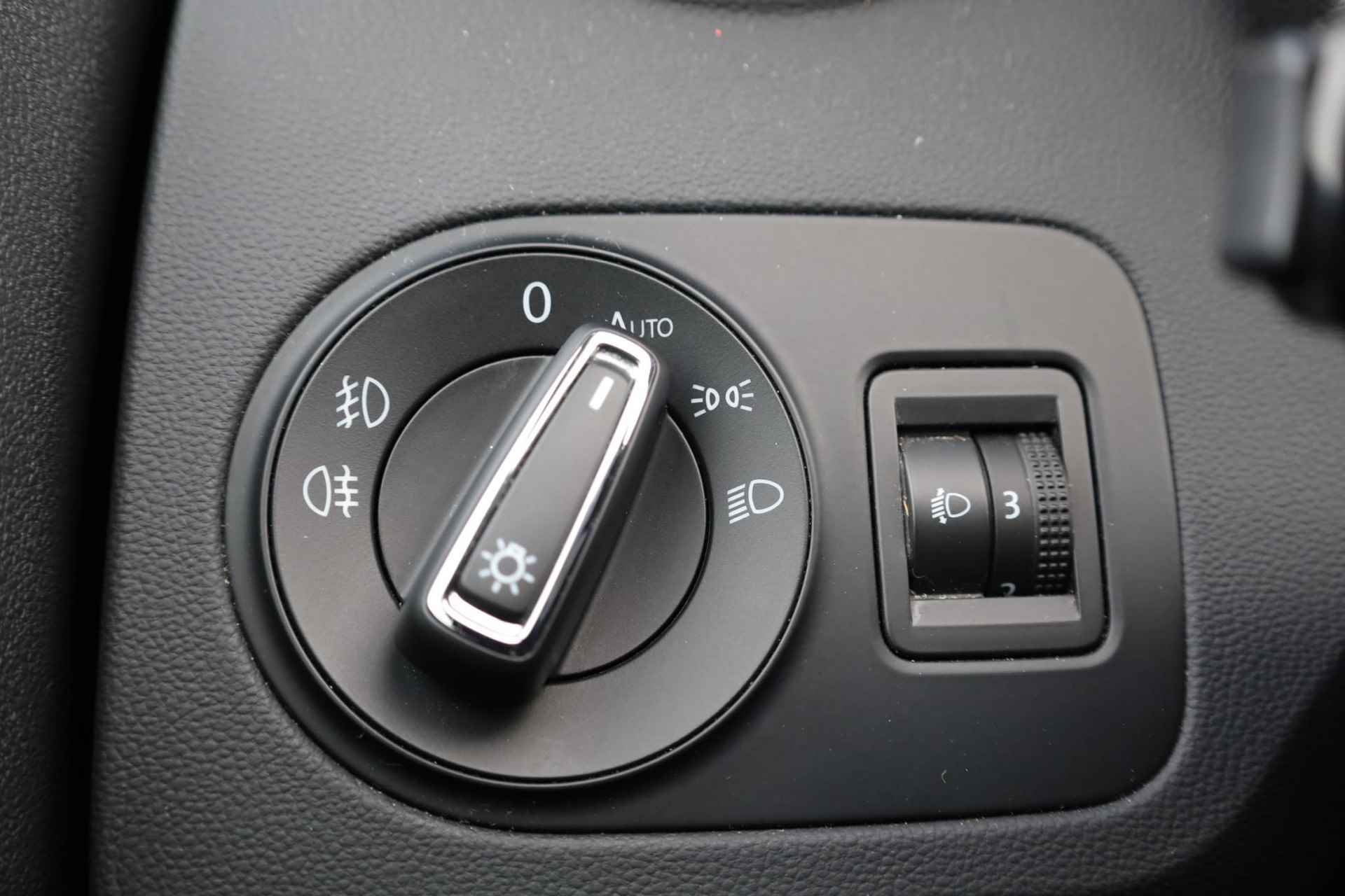 SEAT Ibiza 1.0 EcoTSI Style Connect 70KW/95PK, 16" LMV Zwart, navigatie, cruise control, parkeersensoren, multifunctioneel lederen stuurwiel, licht sensor, zwarte spiegelkappen + zwarte accenten, spiegels elektrisch inklapbaar - 14/38