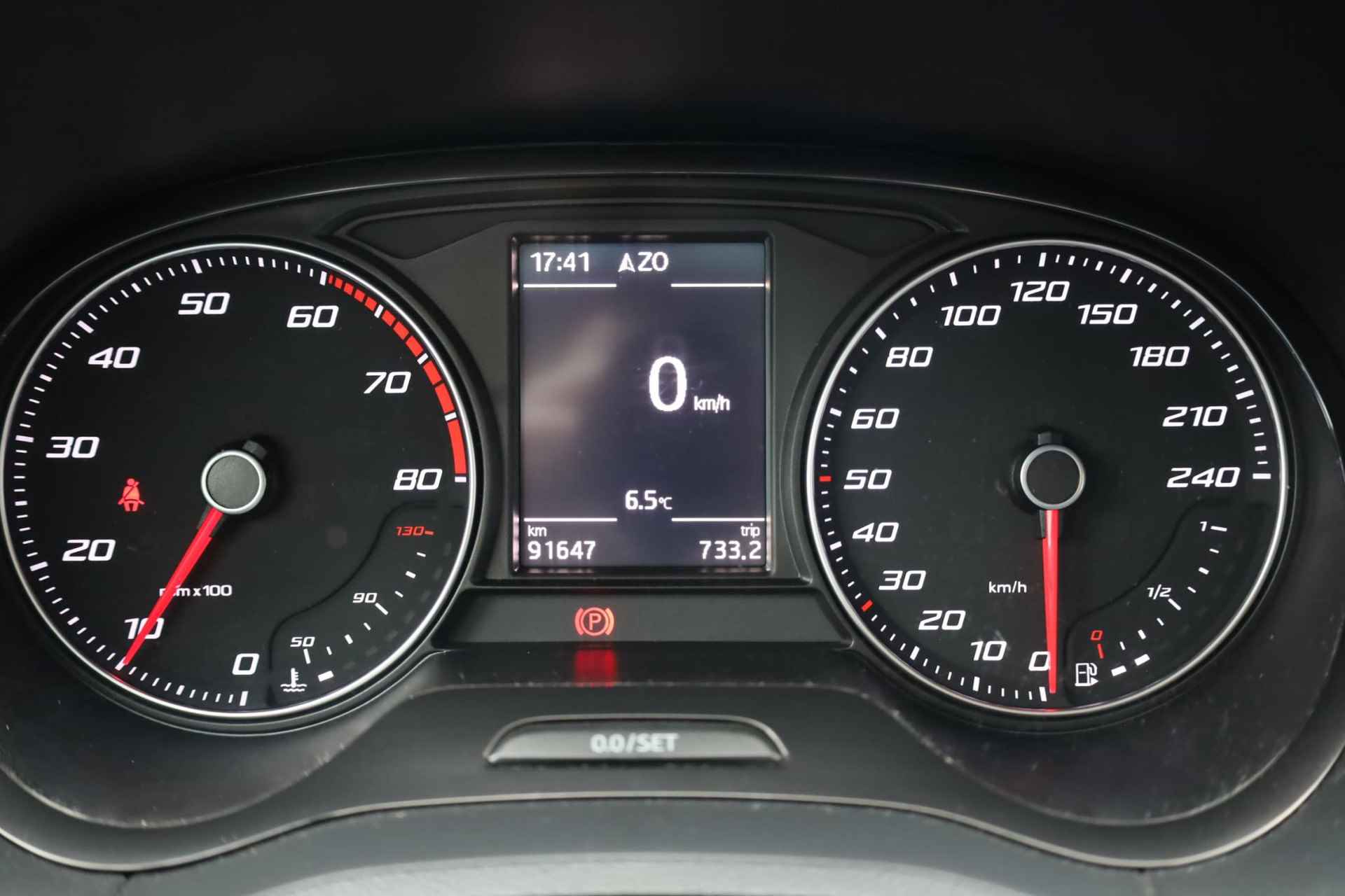 SEAT Ibiza 1.0 EcoTSI Style Connect 95PK / 70kW, 16" LMV zwart, navigatie, cruise control, parkeersensoren, multifunctioneel lederen stuurwiel, licht sensor, zwarte spiegelkappen + zwarte accenten, spiegels elektrisch inklapbaar - 17/38