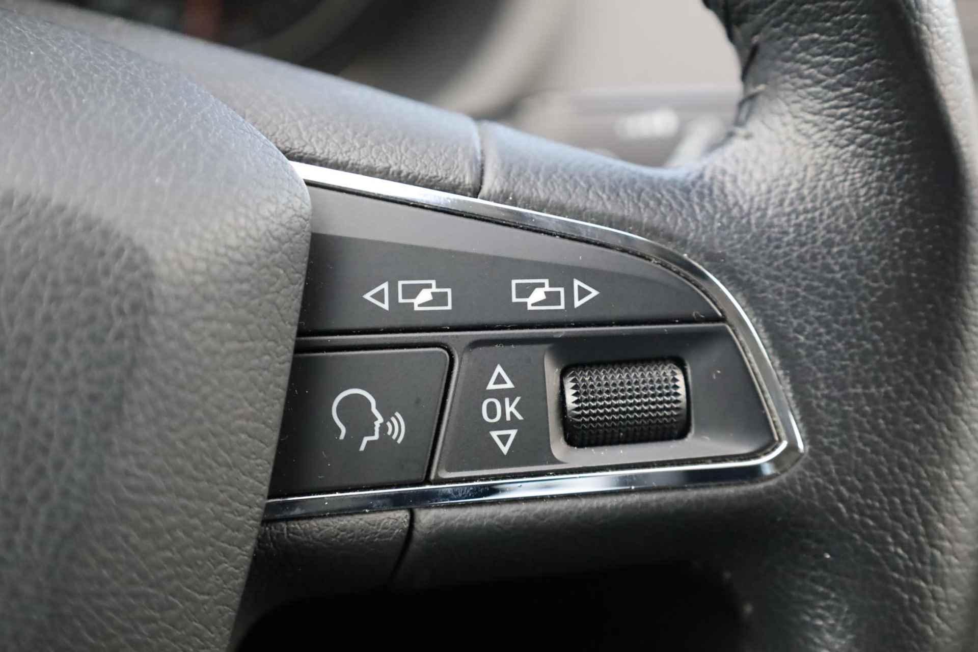 SEAT Ibiza 1.0 EcoTSI Style Connect 95PK / 70kW, 16" LMV zwart, navigatie, cruise control, parkeersensoren, multifunctioneel lederen stuurwiel, licht sensor, zwarte spiegelkappen + zwarte accenten, spiegels elektrisch inklapbaar - 18/38