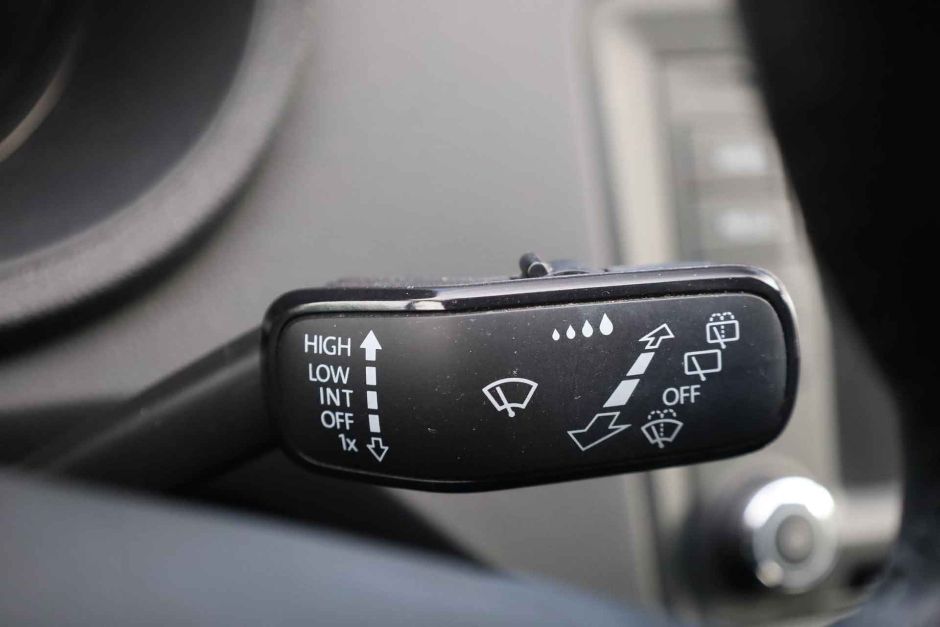 SEAT Ibiza 1.0 EcoTSI Style Connect 95PK / 70kW, 16" LMV zwart, navigatie, cruise control, parkeersensoren, multifunctioneel lederen stuurwiel, licht sensor, zwarte spiegelkappen + zwarte accenten, spiegels elektrisch inklapbaar - 19/38
