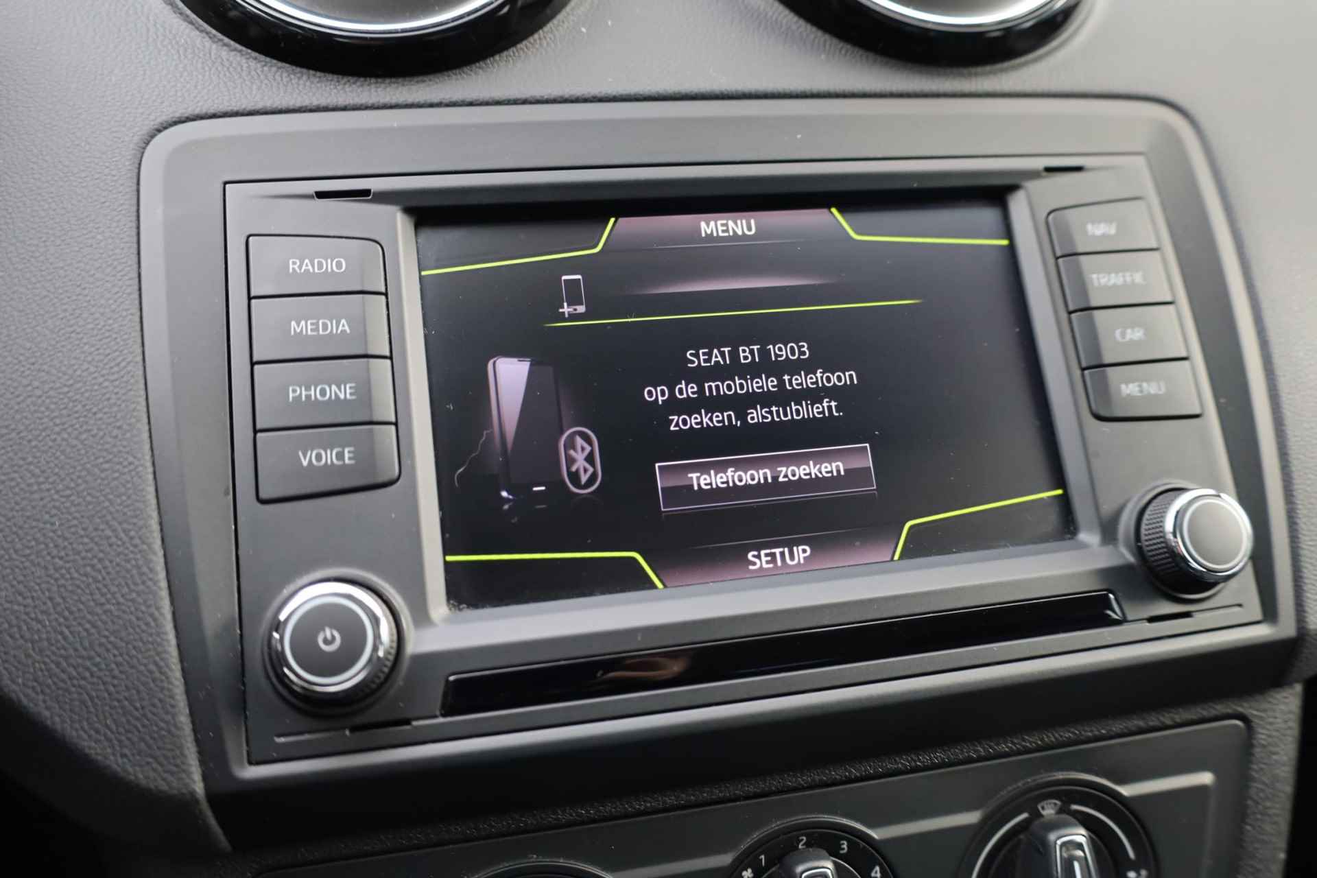 SEAT Ibiza 1.0 EcoTSI Style Connect 70KW/95PK, 16" LMV Zwart, navigatie, cruise control, parkeersensoren, multifunctioneel lederen stuurwiel, licht sensor, zwarte spiegelkappen + zwarte accenten, spiegels elektrisch inklapbaar - 24/38